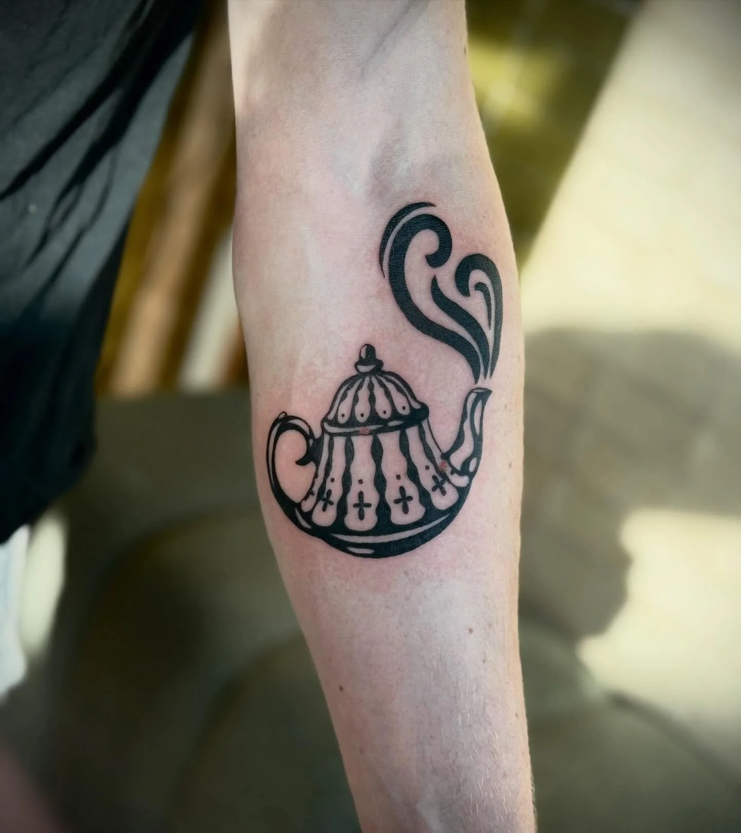 A pretty teapot for Emiel! Was good to have you and thanks for the talk and choosing this flash💕 hope you have a nice cup of well-deserved Rooibos after😊

With love,
Lau❤️