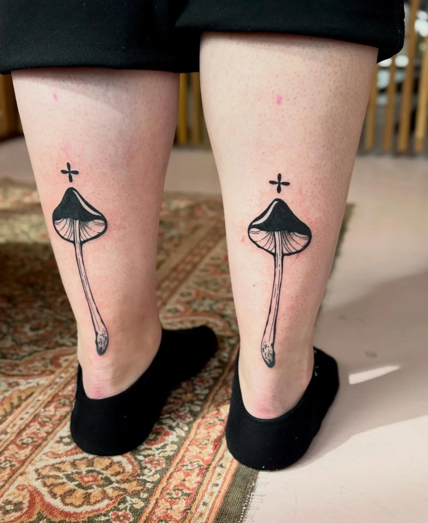 Got to do these cuties today🍄🍄 a flash from what feels like a million years ago✨ thanks for coming Betsy! Such cool pieces for a first tattoo! Welcome to the club🌸

With love,
Lau💕