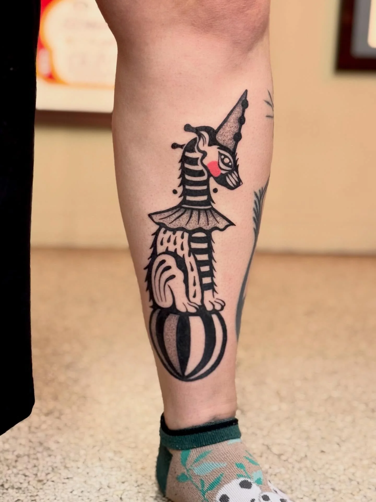 Thanks so much for this one Tess💕 it was a blessing meeting you and tattoooing you! Perfect spot for this flash❤️ love the pink cheek🌸 hope to see you again.

With love,
Lau🌞