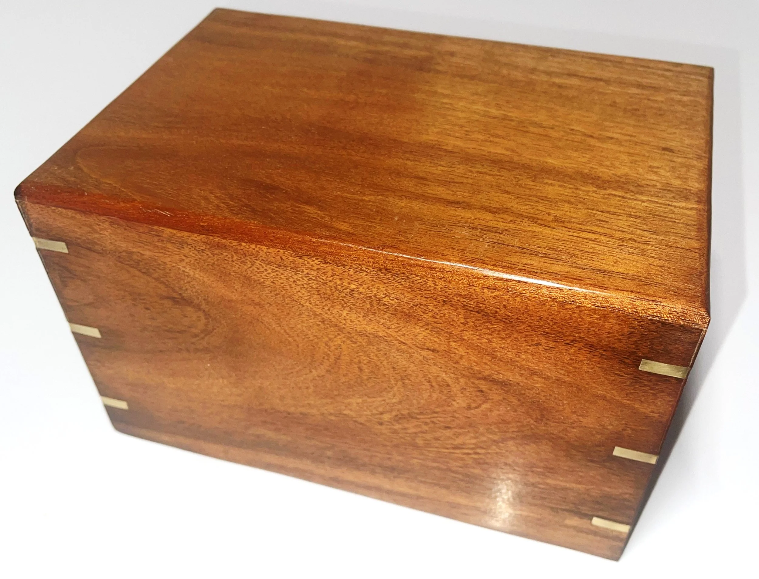 Comforting Currents private service complientary urn shown on a white background