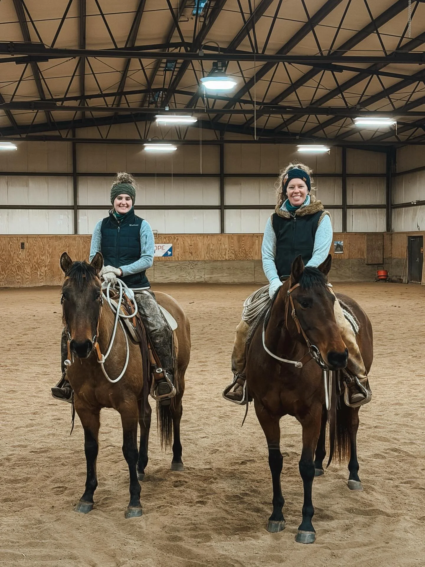 Some say we have similar taste? 🤣 Apparently we both got the memo at work the other day to wear grey fleeces, black vests, matching LK wild rags, dark headbands and oh wait our driftwoods even match.