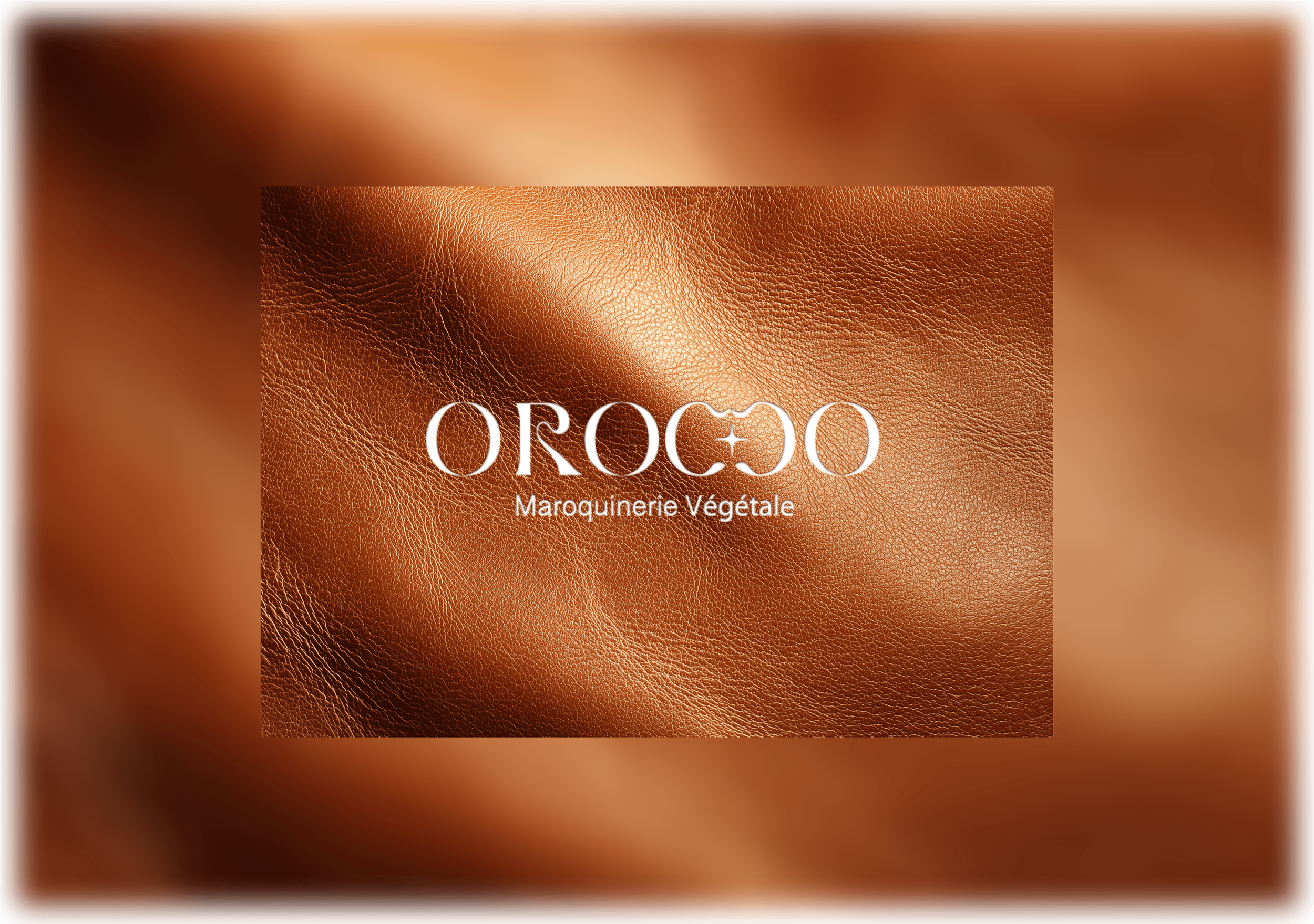 Logo avec texte 'OROCO Maroquinerie Végétale' sur un fond de cuir brun