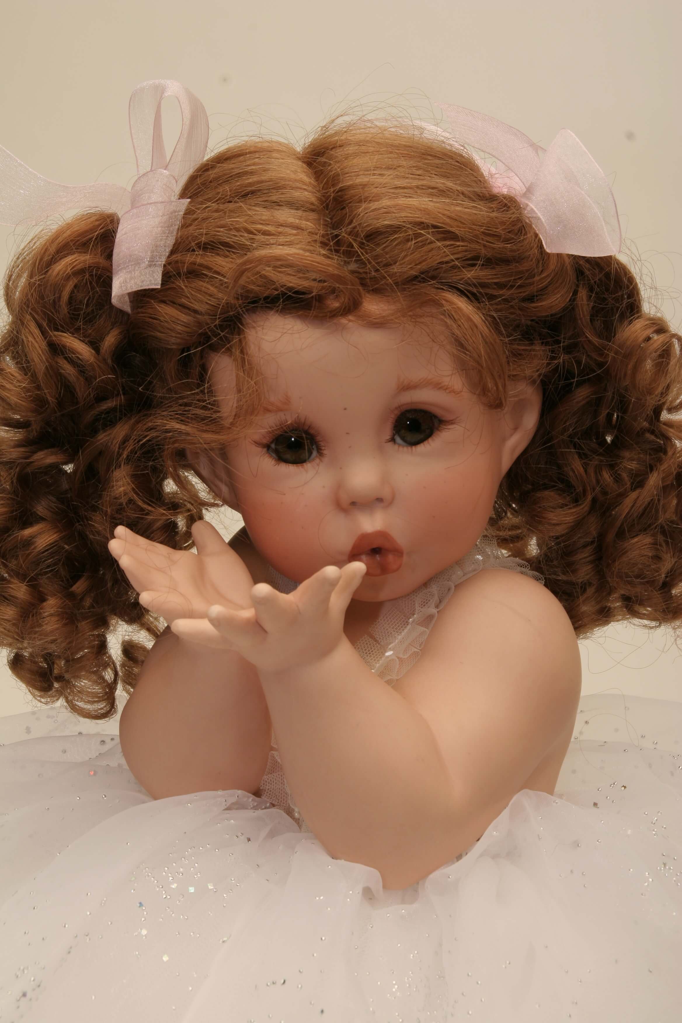 PORCELAIN_DOLL_06.JPG