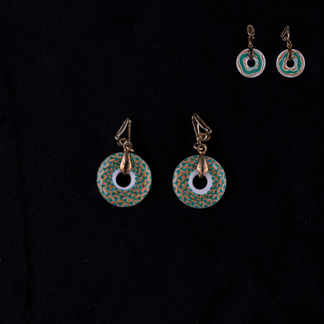 Porcelain_handpainded_earings_Marinela_Patronicolas_front.png