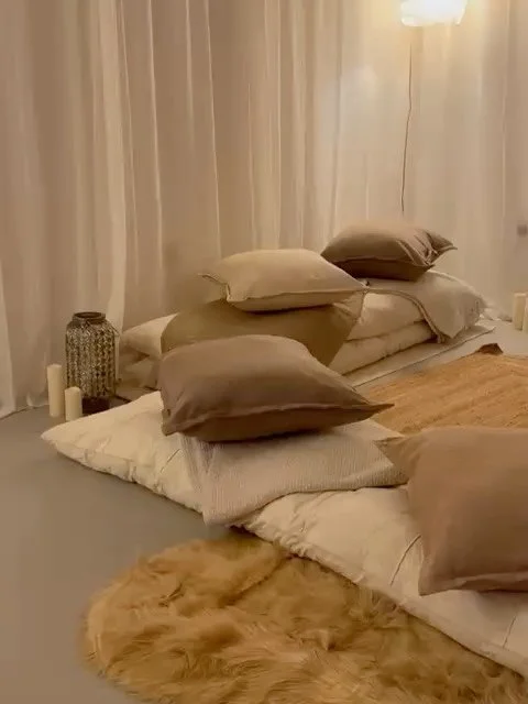 I&rsquo;ve opened my new space at Dawn Studios 🤍

This is where I now see clients for 1:1 nervous system sessions

A calm, private space away from the noise, the pressure, the constant doing.

The women I work with don&rsquo;t look overwhelmed

But 