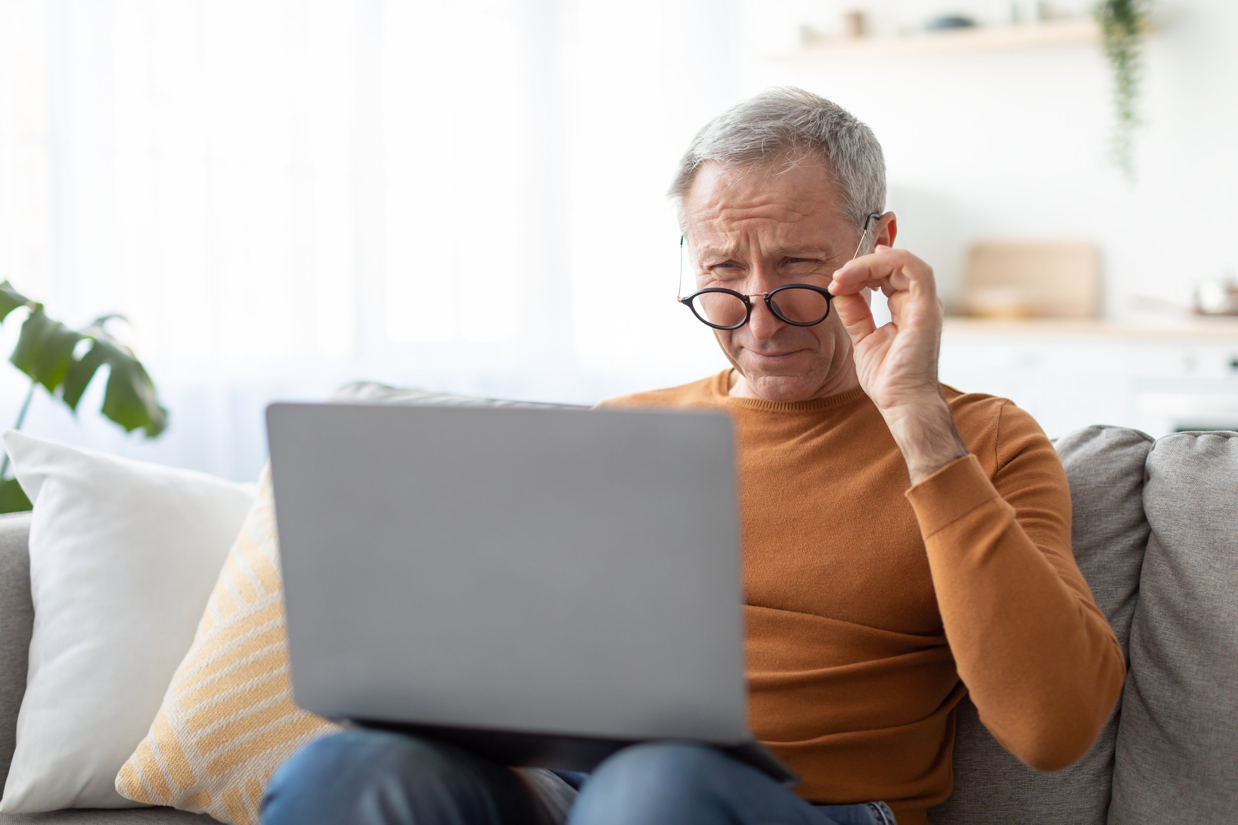 DIAGNOSING AND CARING FOR MACULAR DEGENERATION