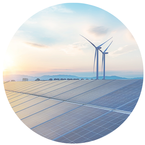 Aurinkoinen taivas, aurinkopaneelit ja tuuliturbiinit energian tuotantoon.