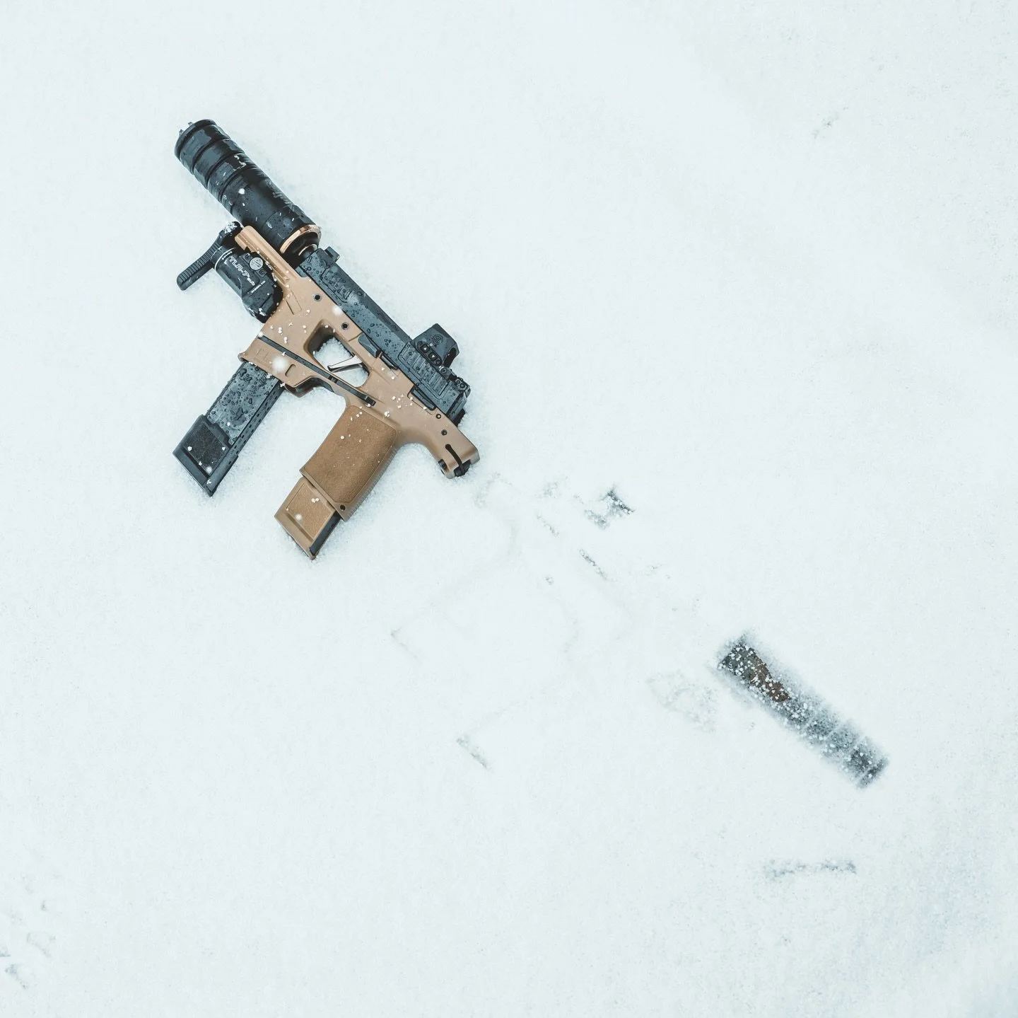 Fresh snow means &ldquo;Flux Angles&rdquo; ❄️

@fluxdefense 365 ultralight 
@jkarmament RPX9K
@mischief_machine Slide
@streamlightinc TLR7