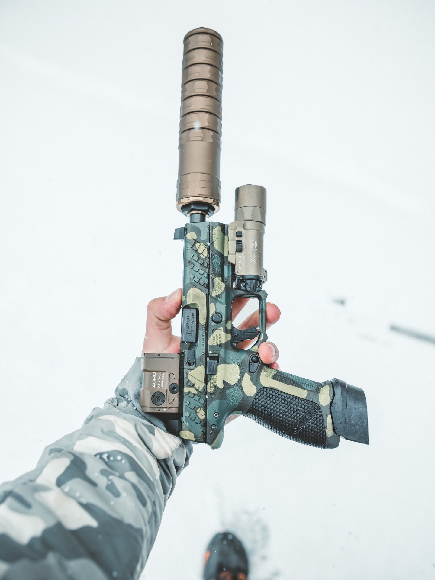 Camo / FDE two tone or does it need a matching Sobek cerakote ACRO and x300?