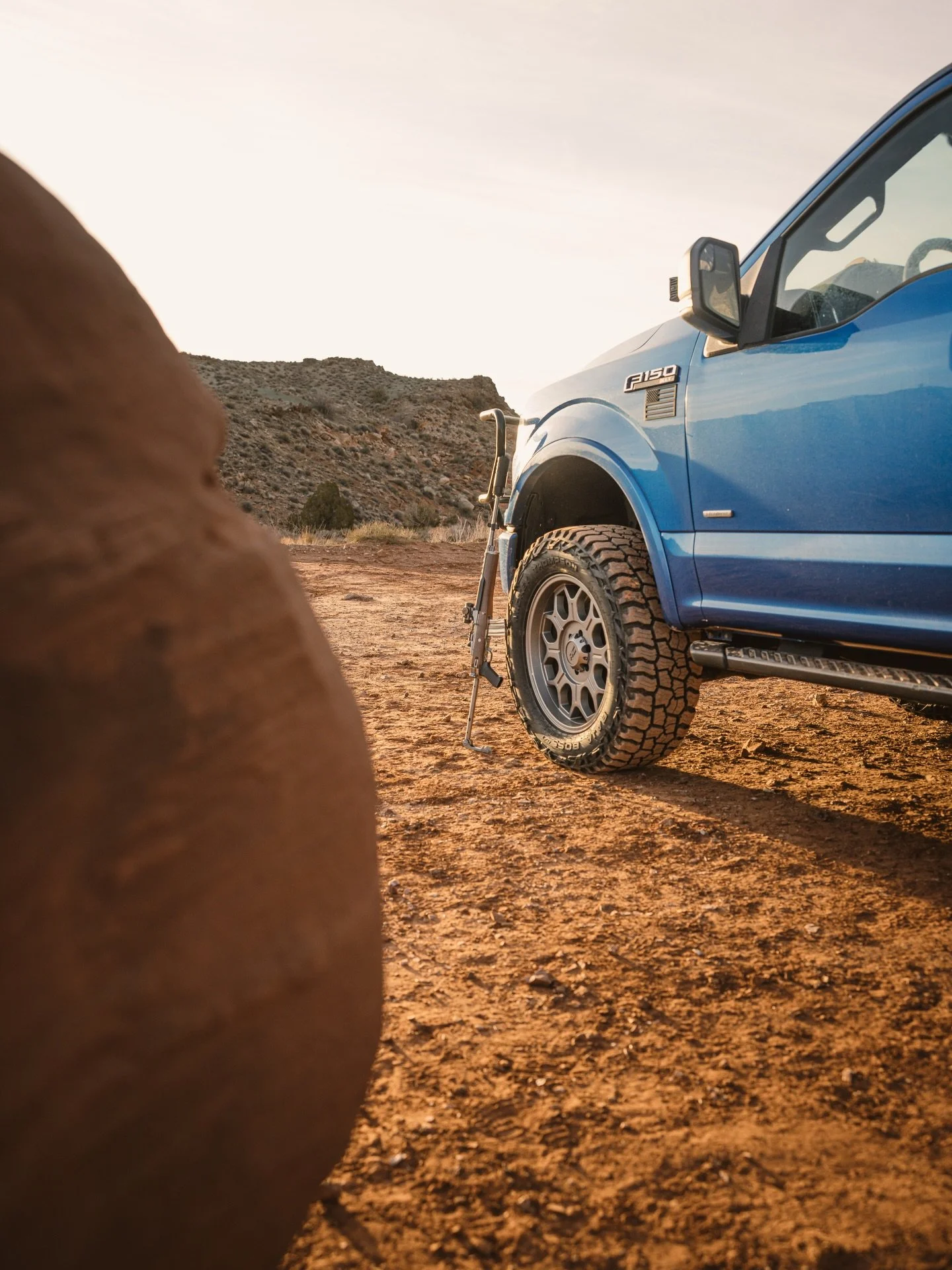 Back when solving problems didn&rsquo;t involve apps or updates&hellip; just a crew, a plan, and a rifle that meant business.

You running this today or leaving it in the golden era? 👇