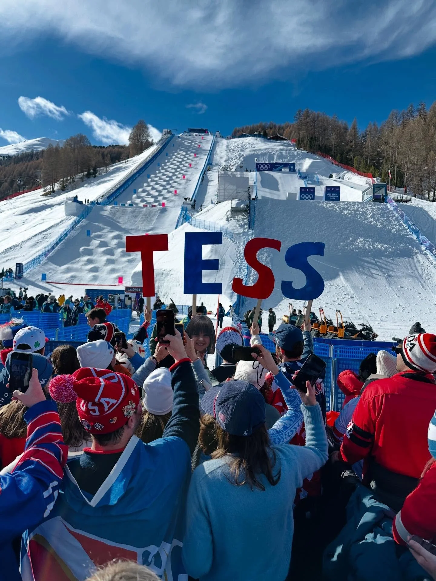 READY TO ROCK AND ROLL 🕺

Fans are backing the team &amp; the @teamusa moguls squad is ready! 

@backtheteam X @milanocortina2026 

#backtheteam #mindset #moguls #milanocortina2026