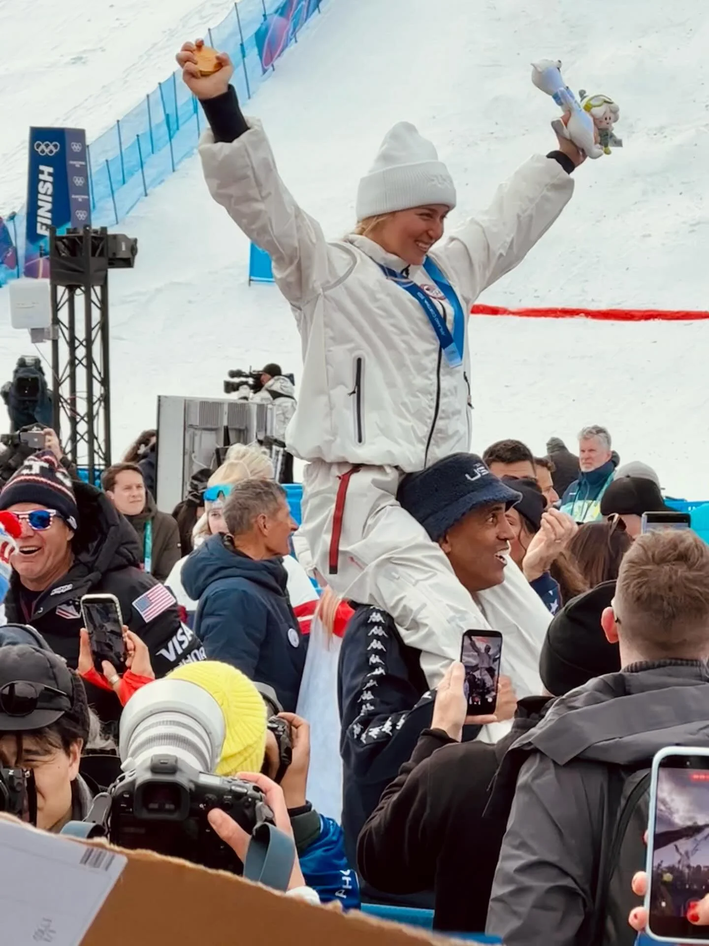GOLD MEDAL IN HAND 🥇

Now that&rsquo;s a souvenir from Livigno 🤌 Congratulations @themightylizzardskis !!

@backtheteam X @milanocortina2026 

#backtheteam #mindset #mentorship #moguls #milanocortina2026