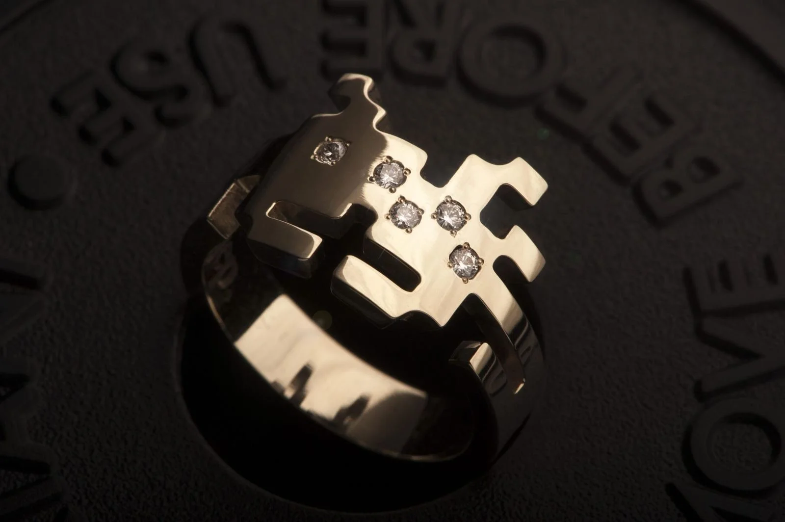 OYUKIO jewelry by Frank Tjepkema