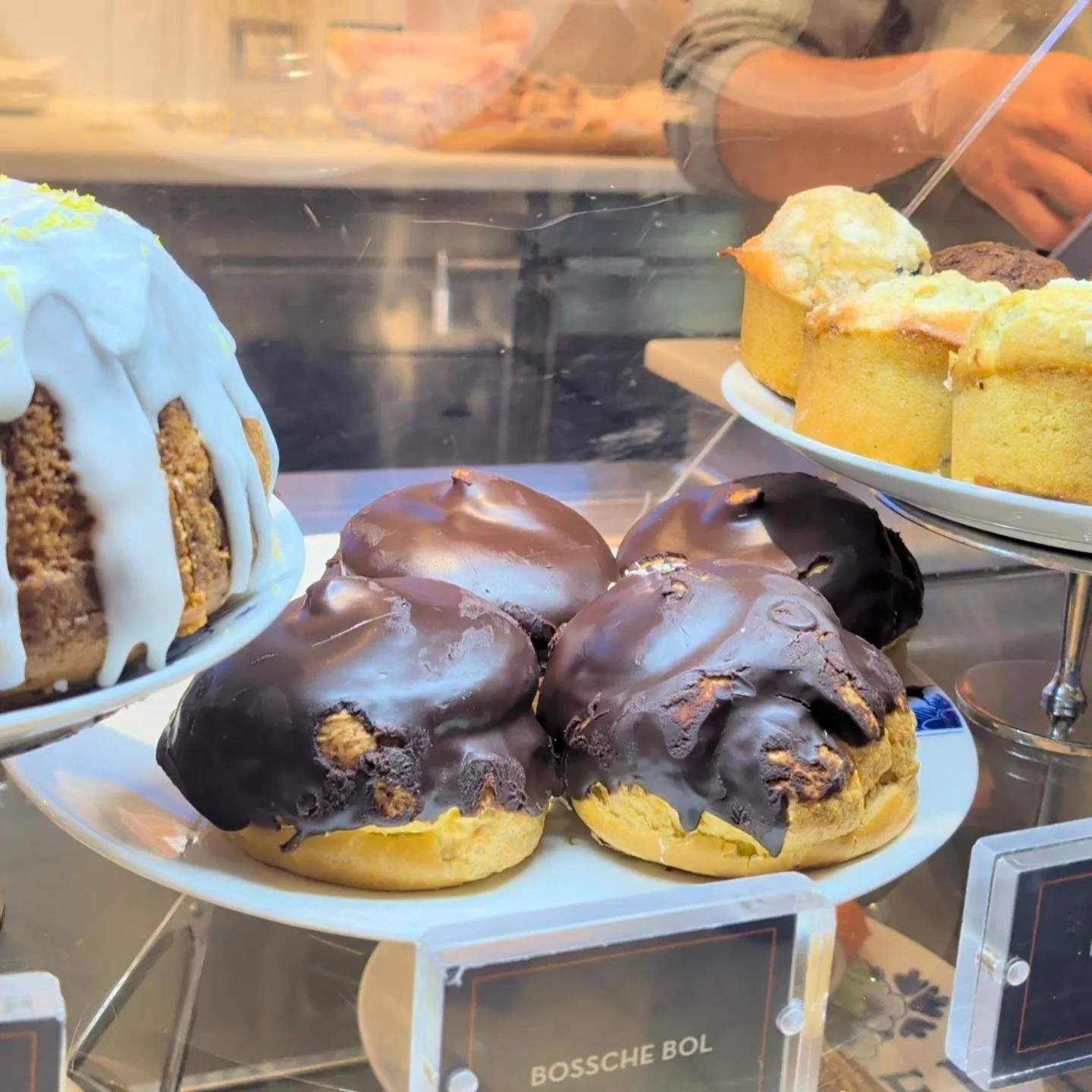 Have you ever had one of these Dutch bossche bols from Holland America's Grand Dutch Cafe? These are massive and it took three of us to finish 🤣
#HollandAmerica #cruise #cruiselife