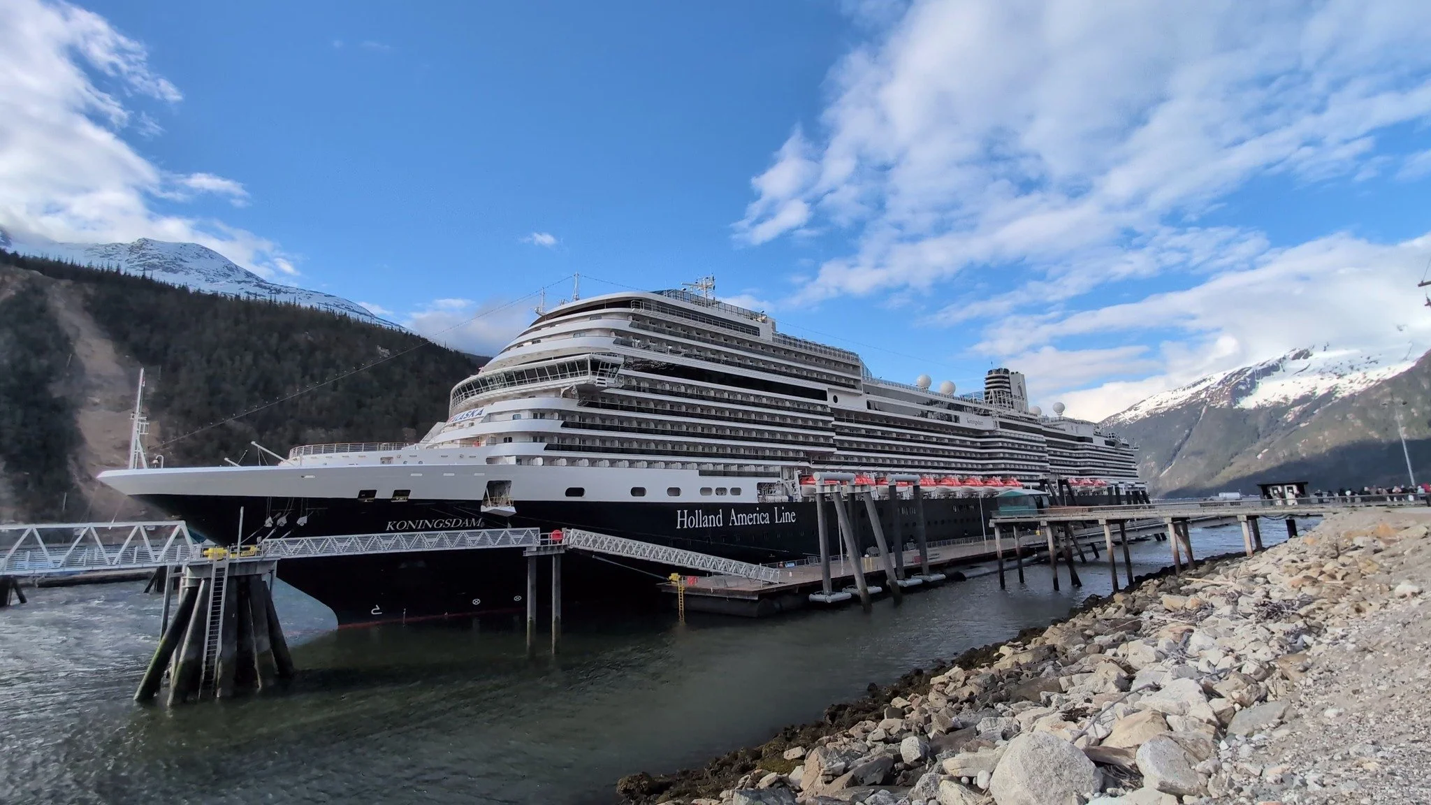 The Koningsdam offers some of the best port times I've experienced in Alaska. That alone makes it a top pick.

Here's what I consistently found great about my Koningsdam Alaska cruise:
🚢 This ship is incredibly quiet, even with full decks.
⏰ My port