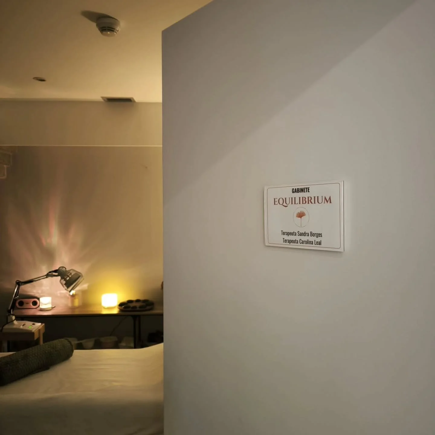 O final do ano pesa.
O corpo pede descanso, a mente pede sil&ecirc;ncio, e a alma...
a alma quer sentir leveza de novo. ☁️

Equilibr'arte &eacute; a nossa miss&atilde;o! 
Estamos &agrave; tua espera!

Sandra &amp; Carolina