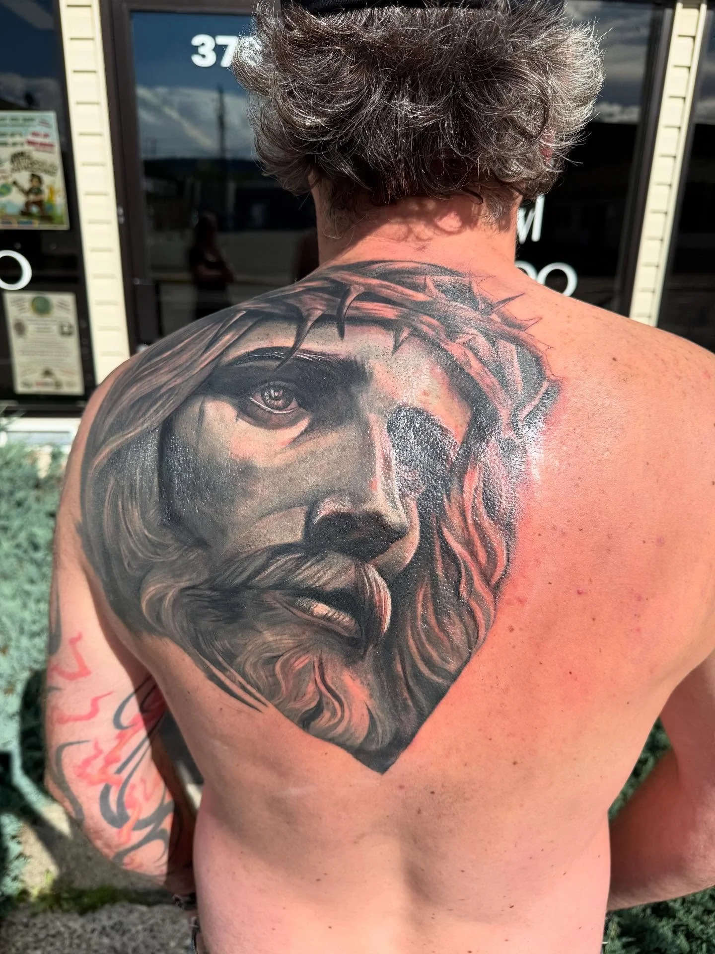 Would you believe me if I told you this was a cover-up of a fairly large tattoo that was also a cover-up? More to go on this incredible piece.

#realism #realismtattoo #realismtattoos #tattoo #tattoos #ink #tattooideas #tattooart #quesnel #quesneltat