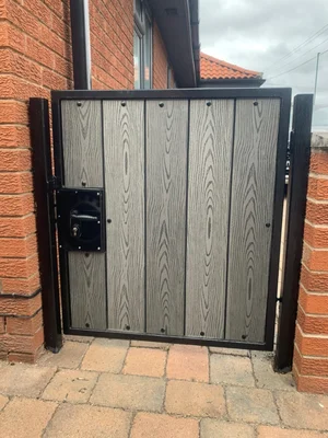 Side Gate