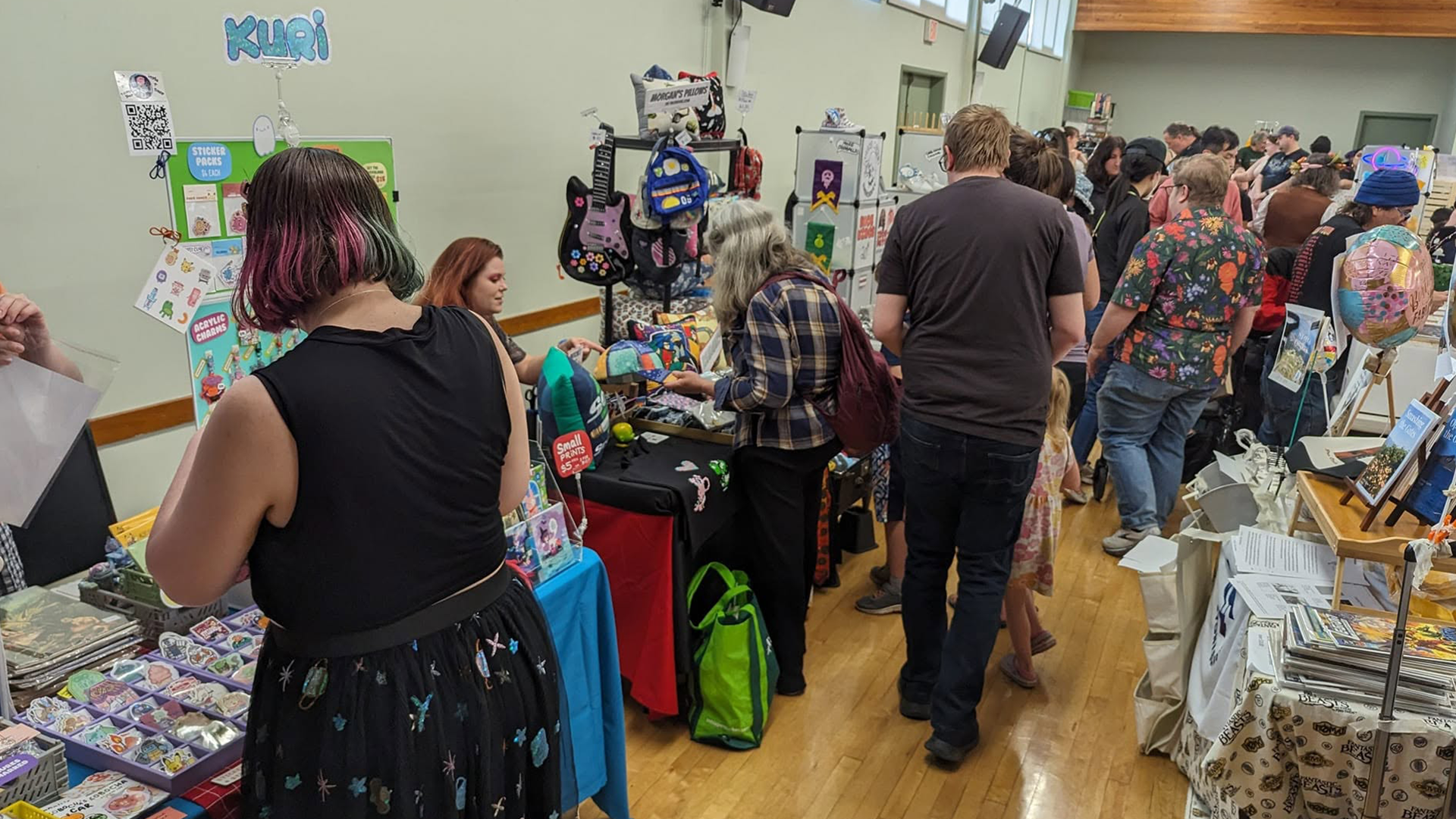 fandom-bazaar-2024-crowd-01_1920x1080.png