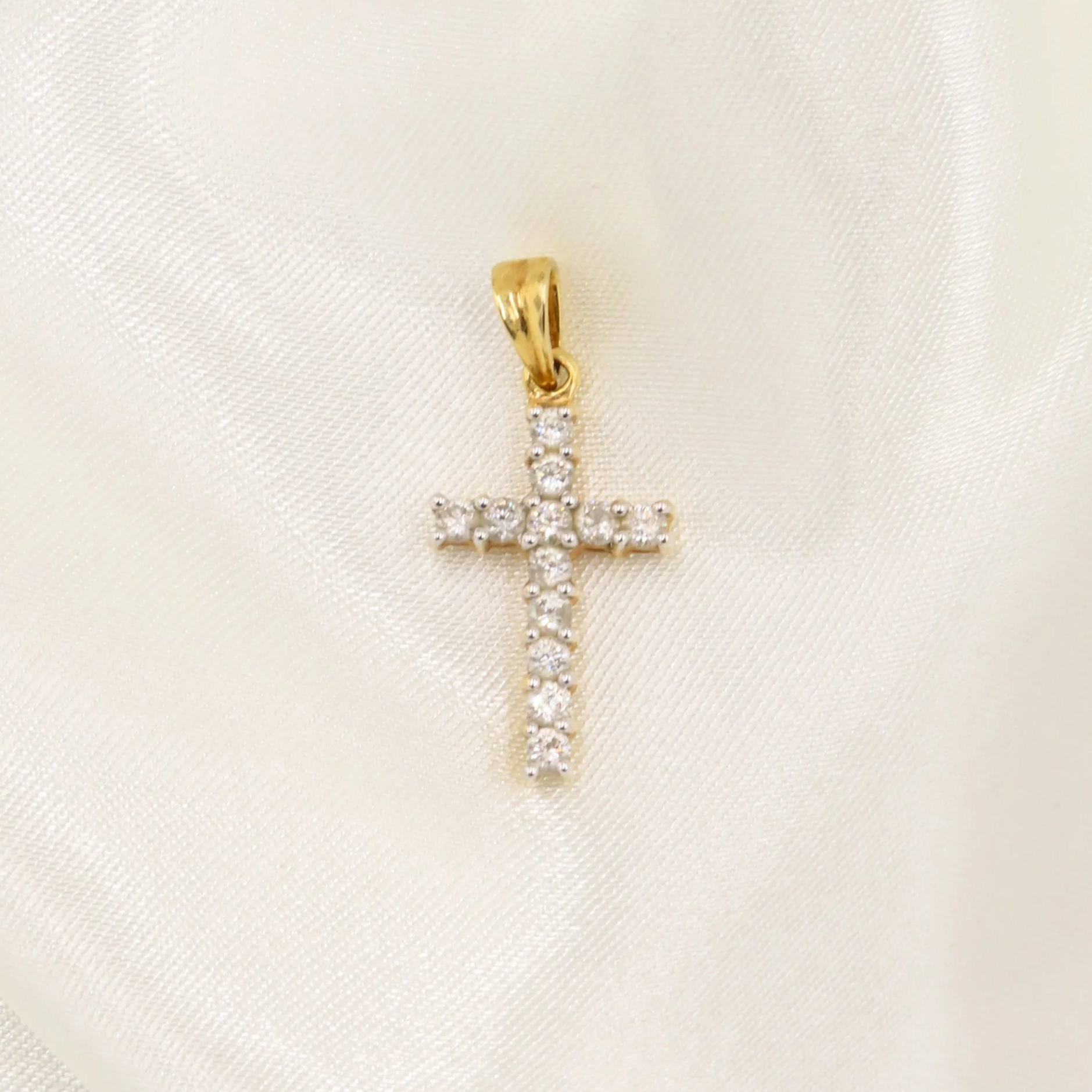 18ct Gold Diamond 0.5ct Cross Pendant