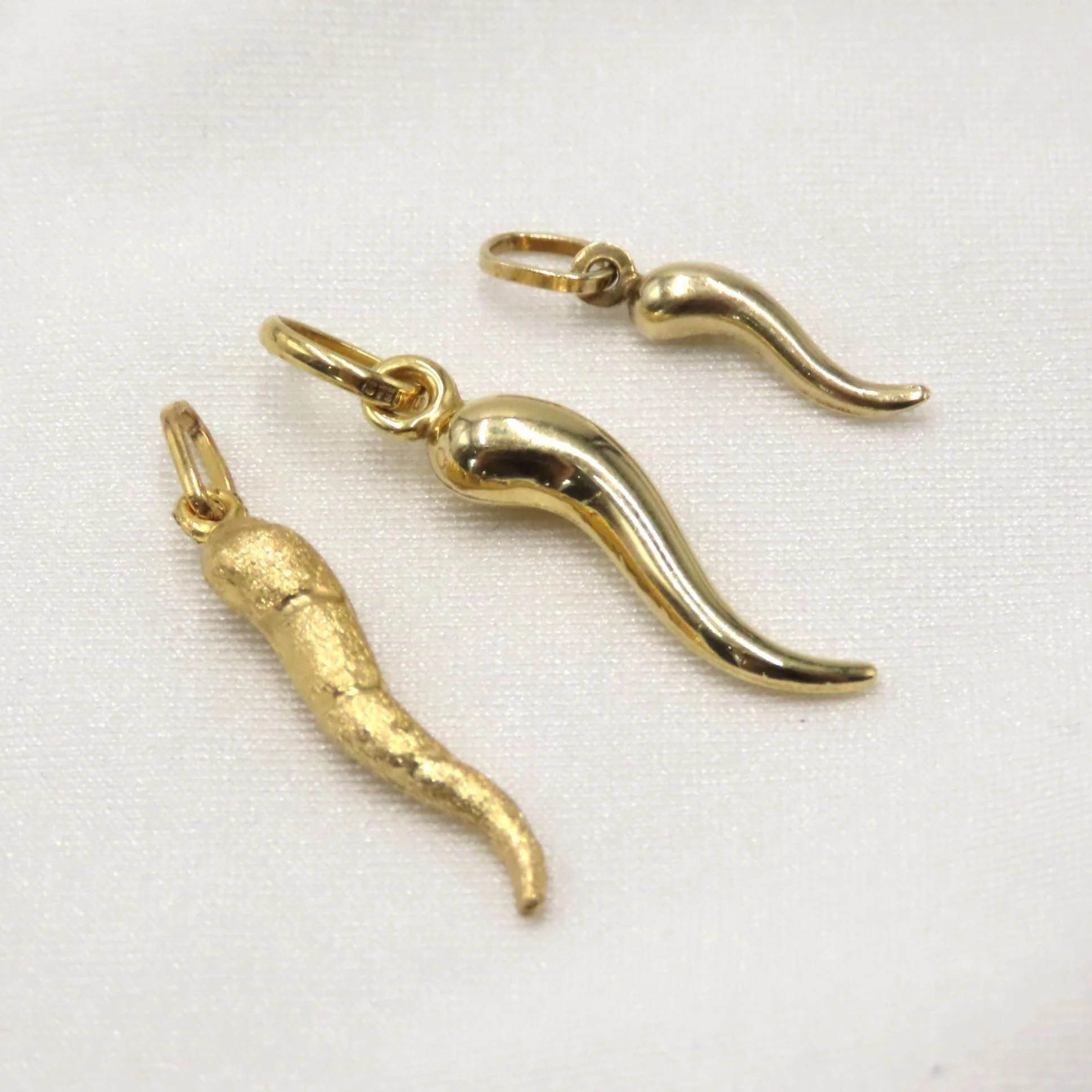 Selection of 9ct Gold Lucky Horn of Plenty Pendants