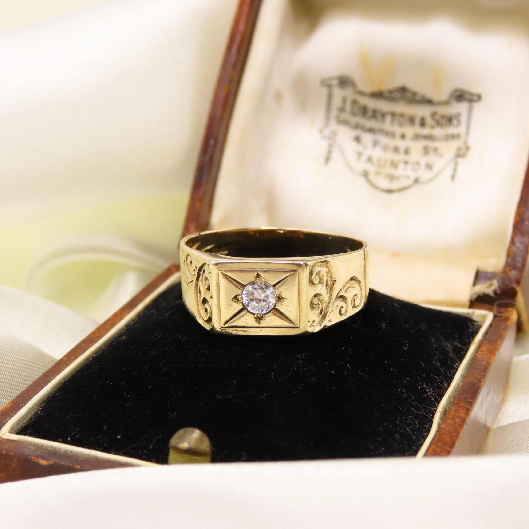 Vintage 1982 9ct Gold Star-set CZ Signet Ring, Size R 1/2