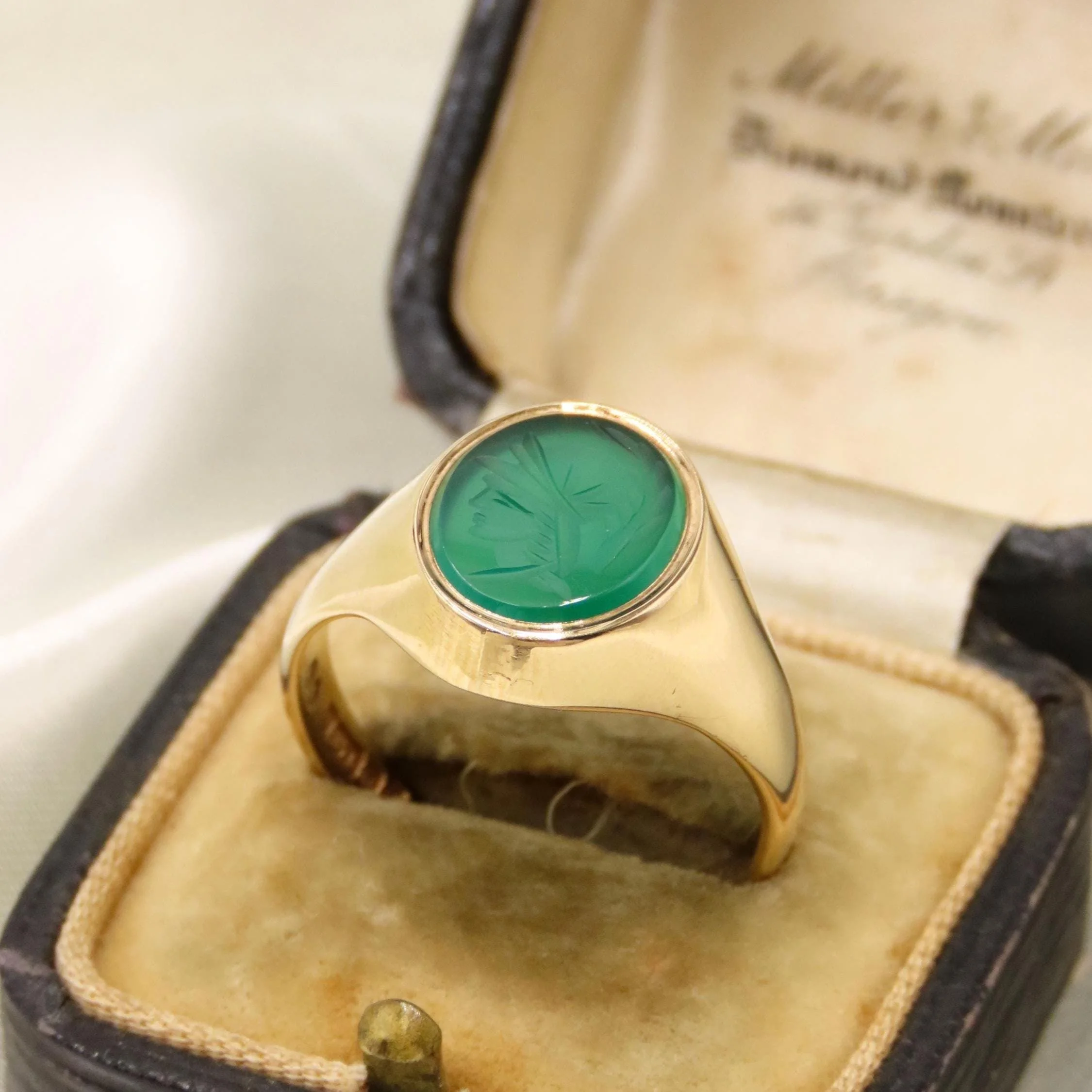 Vintage 1965 9ct Gold Chalcedony Intaglio Chunky Signet, Size V