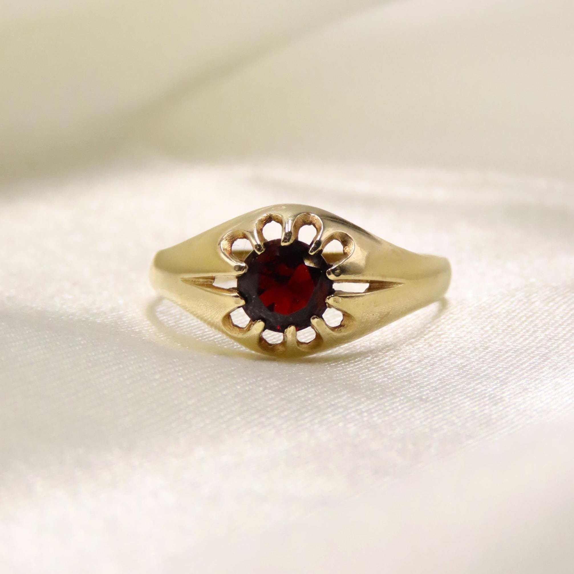 Vintage 1989 9ct Gold Garnet Claw Set Ring, Size Q 1/2