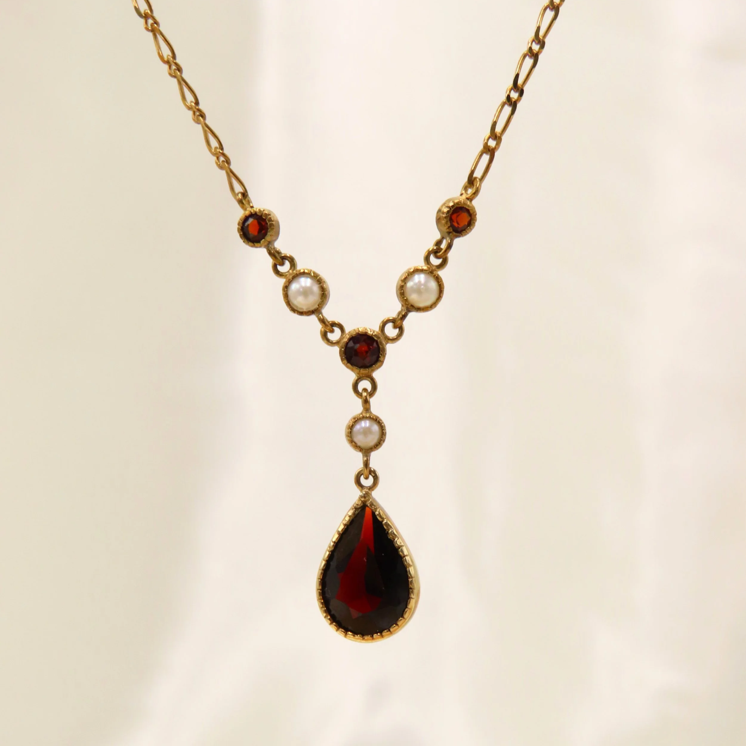 Pre-loved 9ct Gold Garnet and Pearl Necklace