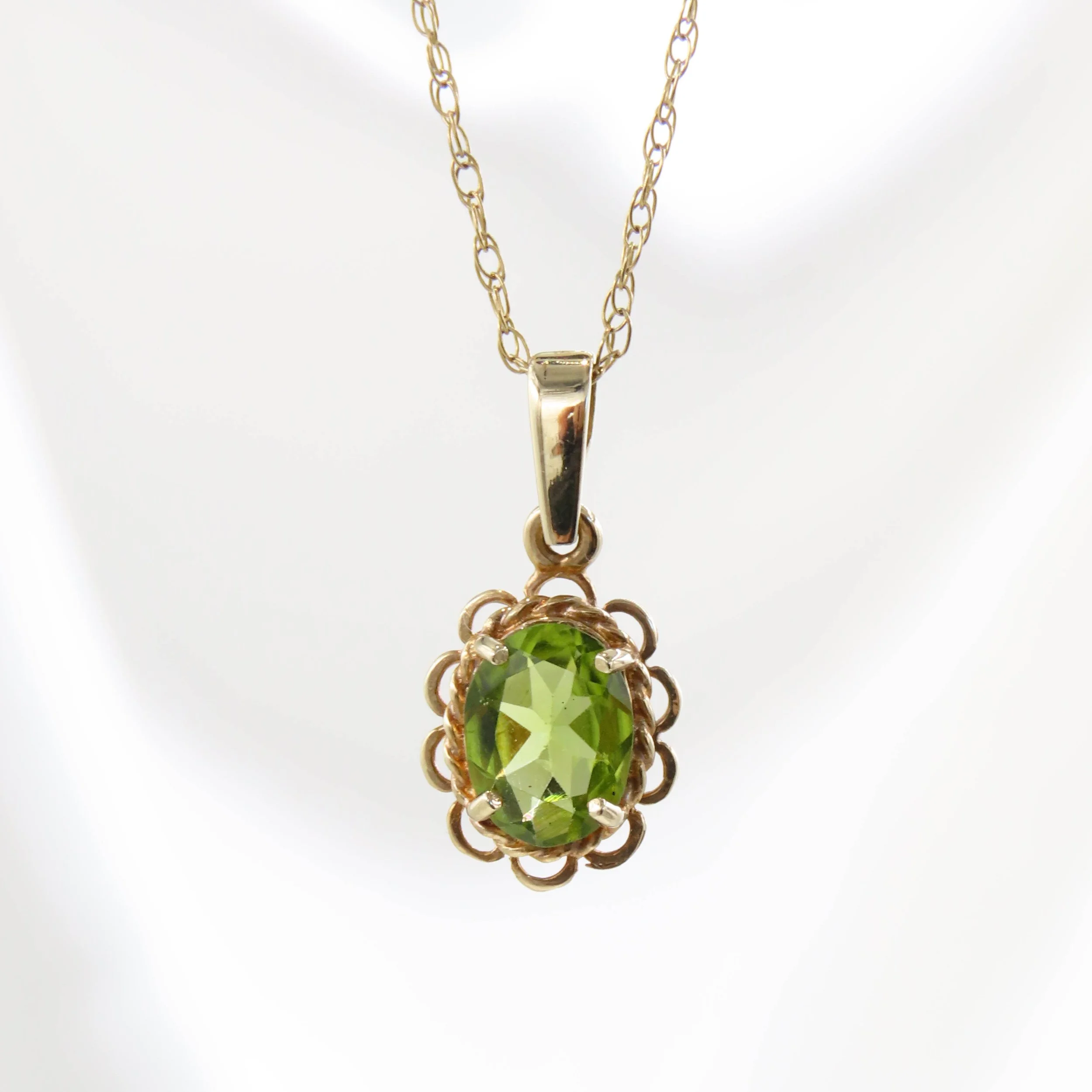 1994 9ct Gold Peridot Pendant