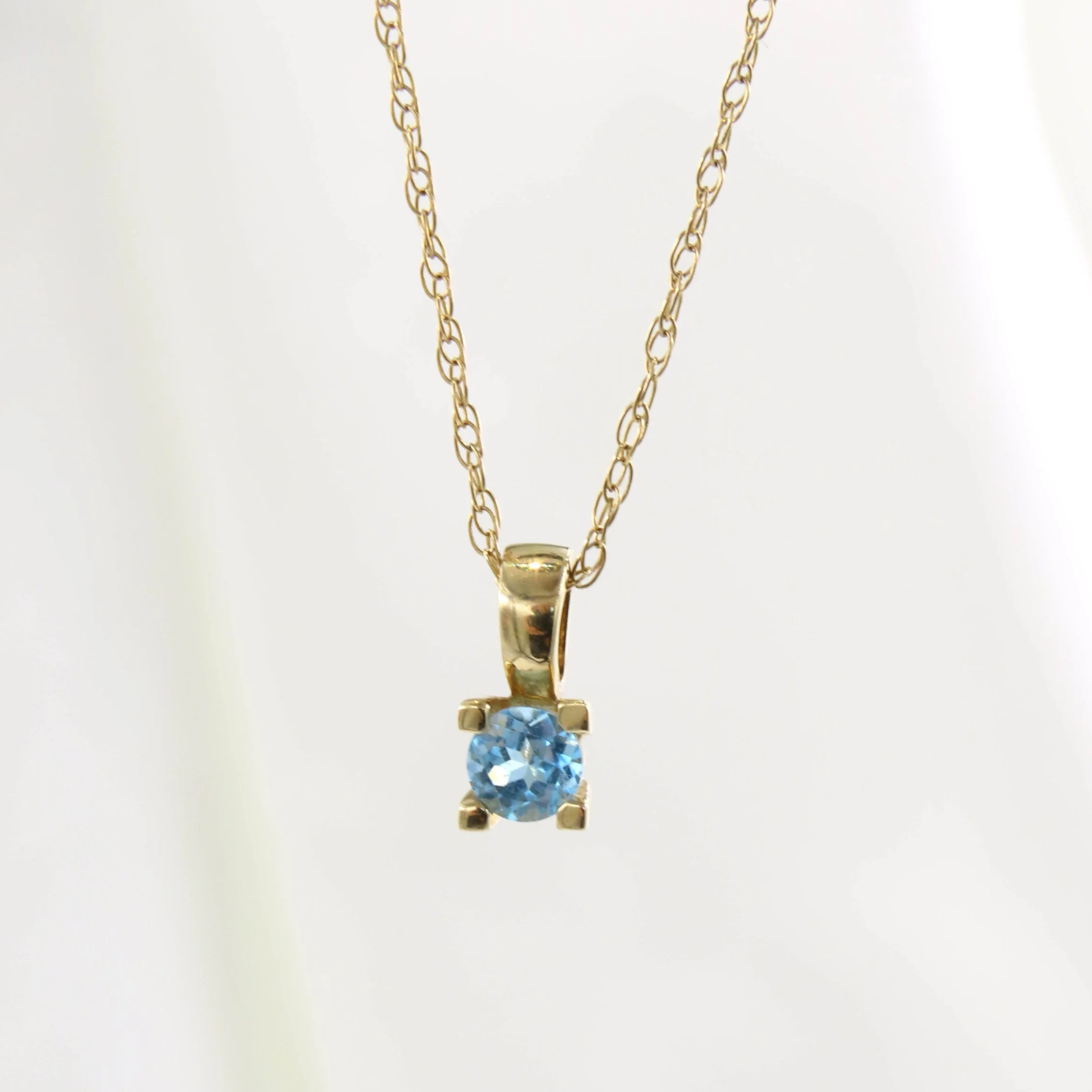 14ct Gold Blue Topaz Pendant