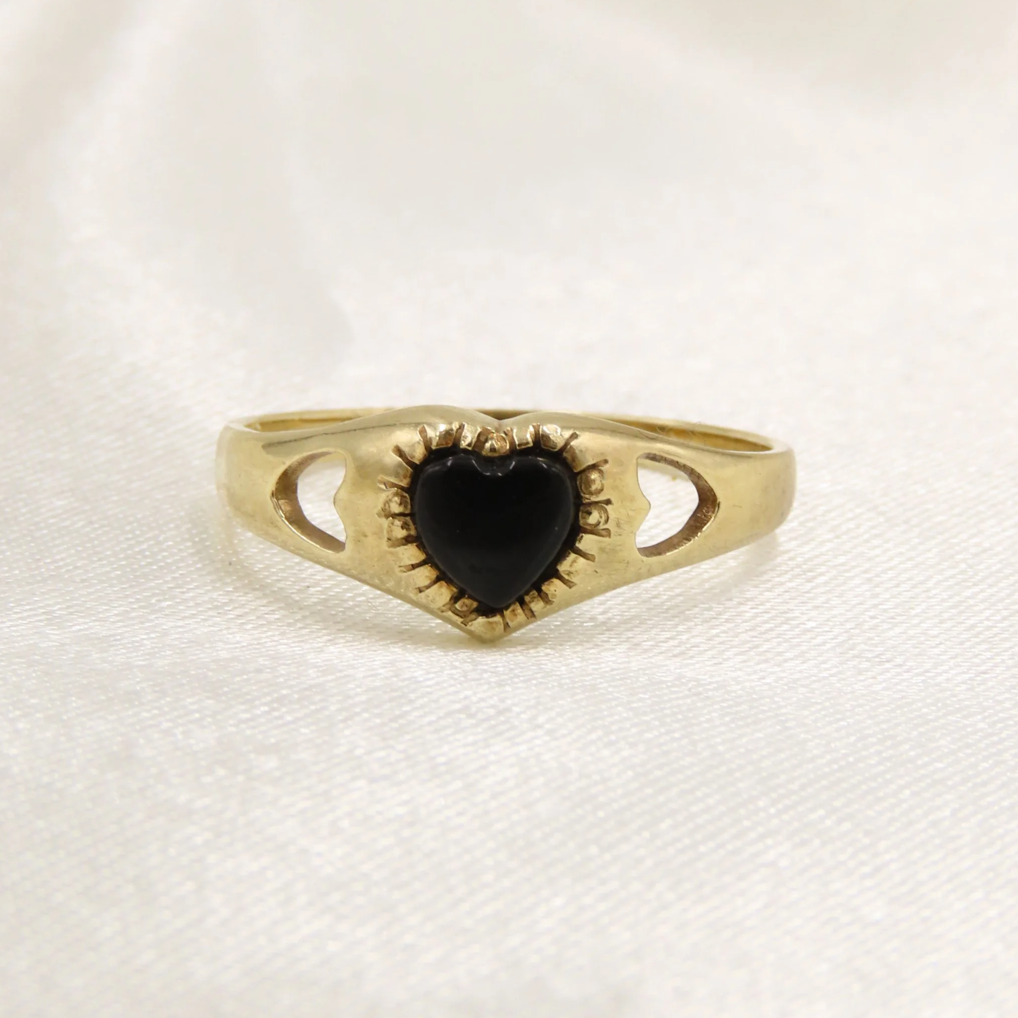 Pre-loved 9ct Gold Black Onyx Heart Signet Ring, Size L