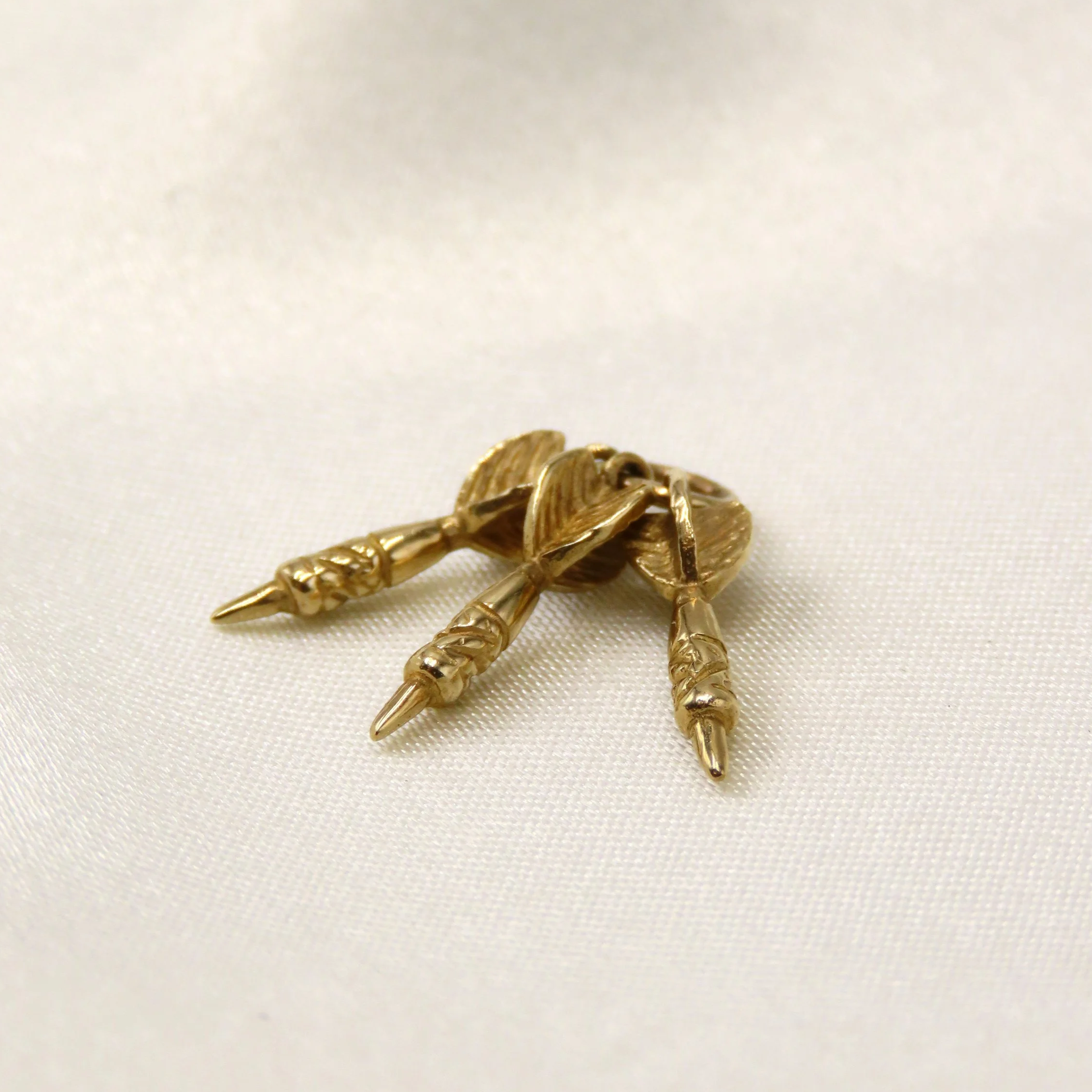 9ct Gold 3-Dart Charm