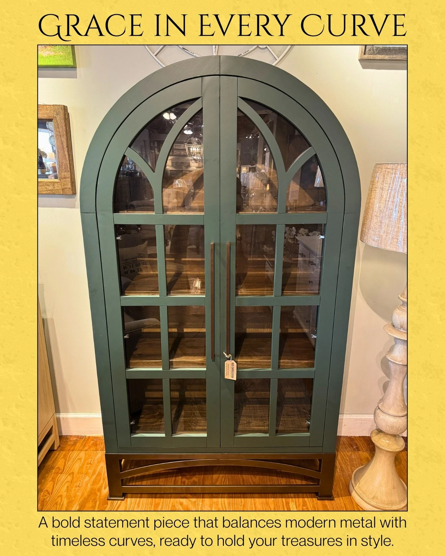 𝐄𝐥𝐞𝐠𝐚𝐧𝐜𝐞 𝐨𝐧 𝐃𝐢𝐬𝐩𝐥𝐚𝐲&thinsp;
The arched glass doors and bronze-finished base create a cabinet that feels like it was designed just for Lowcountry homes.&thinsp;
&thinsp;
Perfect for showing off your favorite coastal finds, dinnerware,
