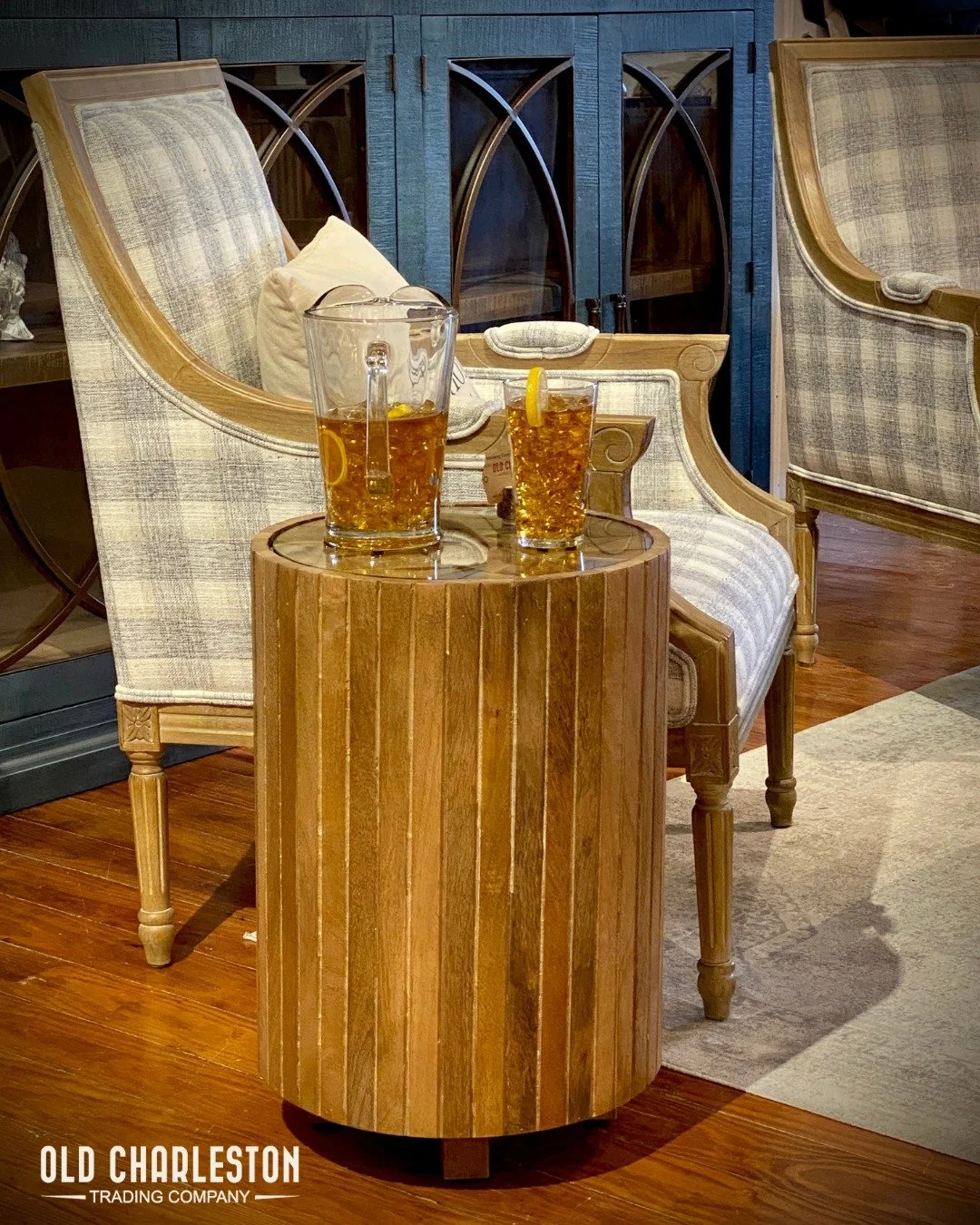 𝑺𝒘𝒆𝒆𝒕 𝑻𝒆𝒂 &amp; 𝑮𝒐𝒐𝒅 𝑪𝒐𝒎𝒑𝒂𝒏𝒚
Just two glasses of Southern sunshine waiting for good conversation. 🍋
Pull up a chair, get comfy, and let life slow down a little &mdash; Charleston style.
✨ Come find your cozy corner at Old Charlest