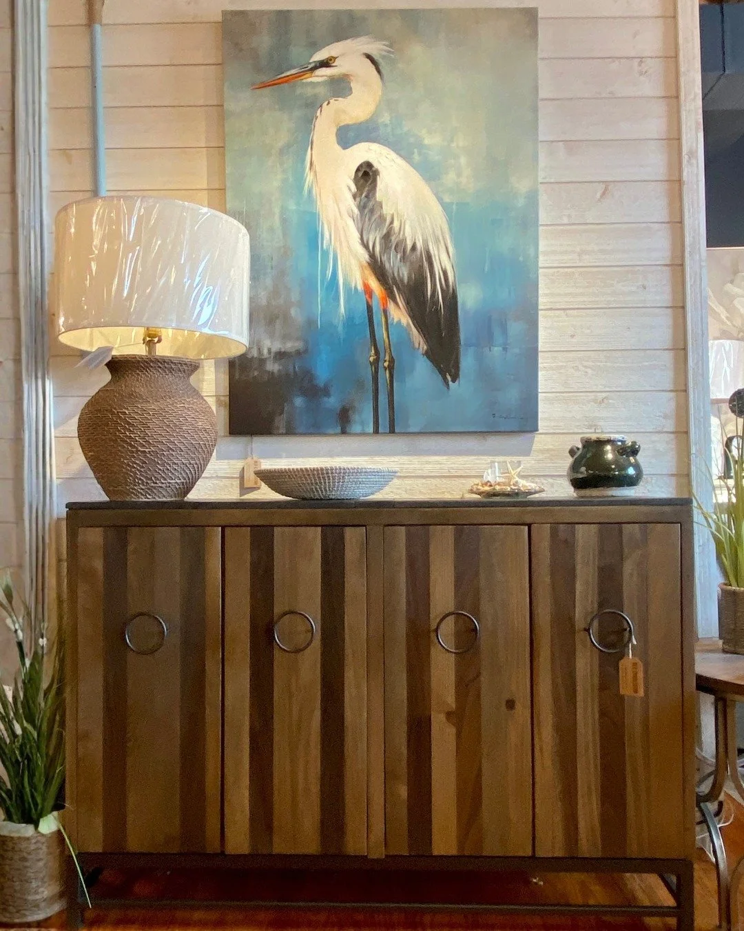 ☕𝗪𝗵𝗲𝗿𝗲 𝗠𝗼𝗿𝗻𝗶𝗻𝗴𝘀 𝗕𝗲𝗴𝗶𝗻 (𝗮𝗻𝗱 𝗦𝘁𝗮𝘆 𝗔𝗹𝗹 𝗗𝗮𝘆)
Turn your caffeine habit into a design statement. This solid wood cabinet with its sleek stone top is ready to host your favorite brews, mugs, and morning rituals. Whether you ta