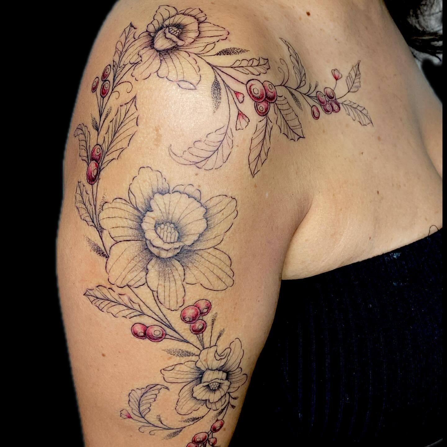 Blooming With Legacy 🌺 

Holly for her strength. Daffodil for her light ✨ the same light she gave me. Her birth flowers, intertwined with mine, so we carry the same bloom. A piece for my mom, made with love and gratitude. 🥰🫶💕🌿

#LadyMorgainne #B