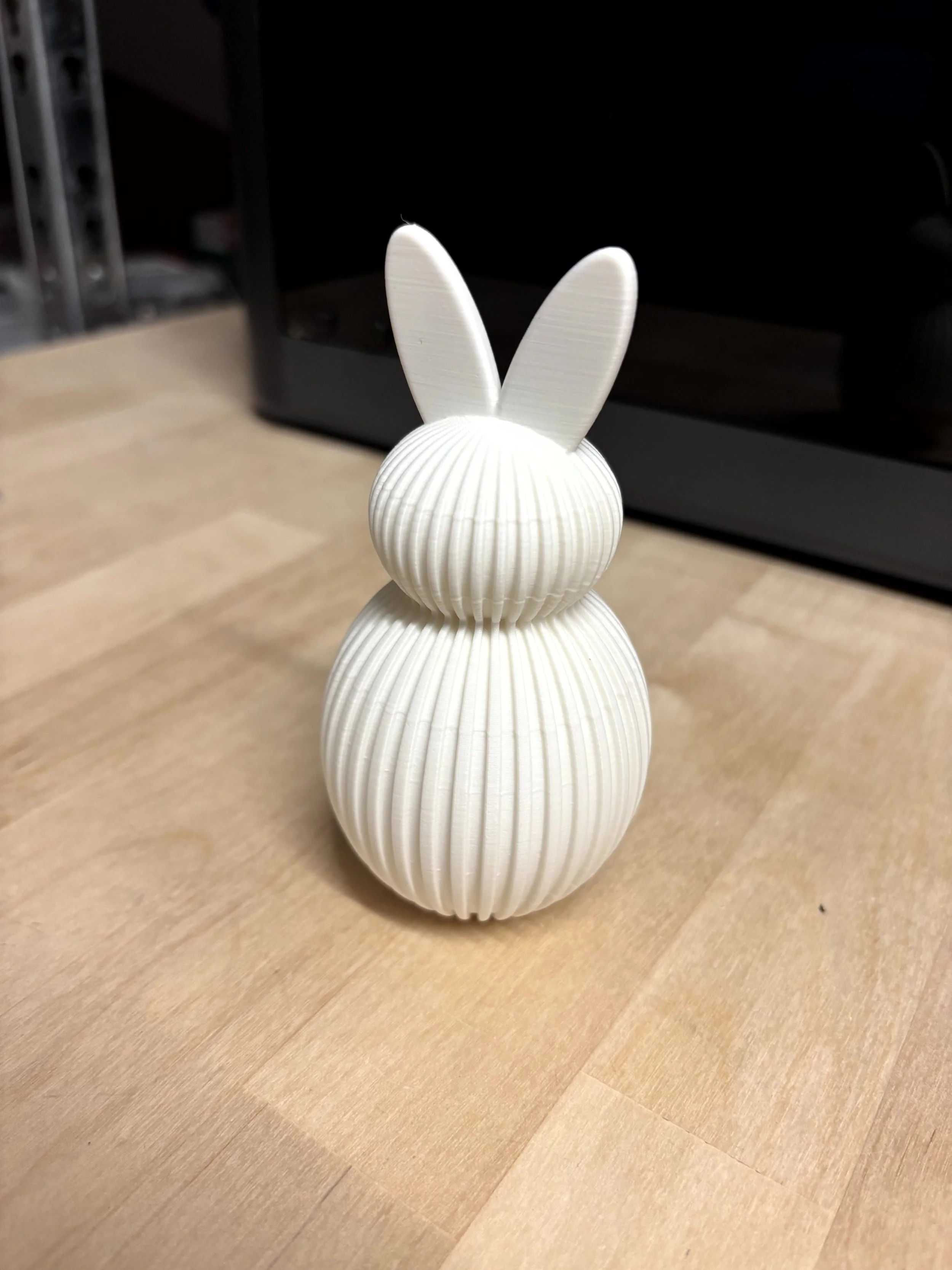 PLAT DECO OEUF CASSE ET LAPIN 1.jpg