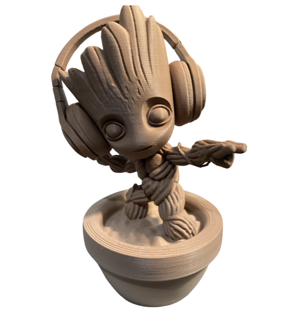 GROOT AVEC SON CASQUE