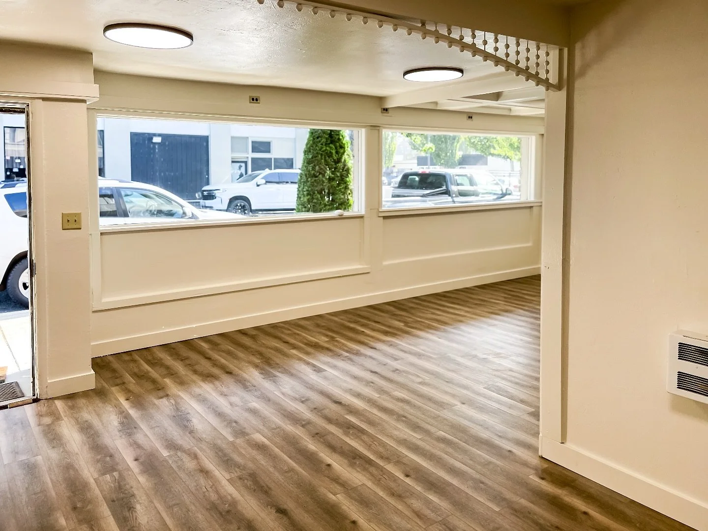 Transformation in progress! ⏳
New Floors ✔️ New Lights ✔️ Wall Down ✔️
Fresh, open, and almost ready for the finishing touches 🤍
