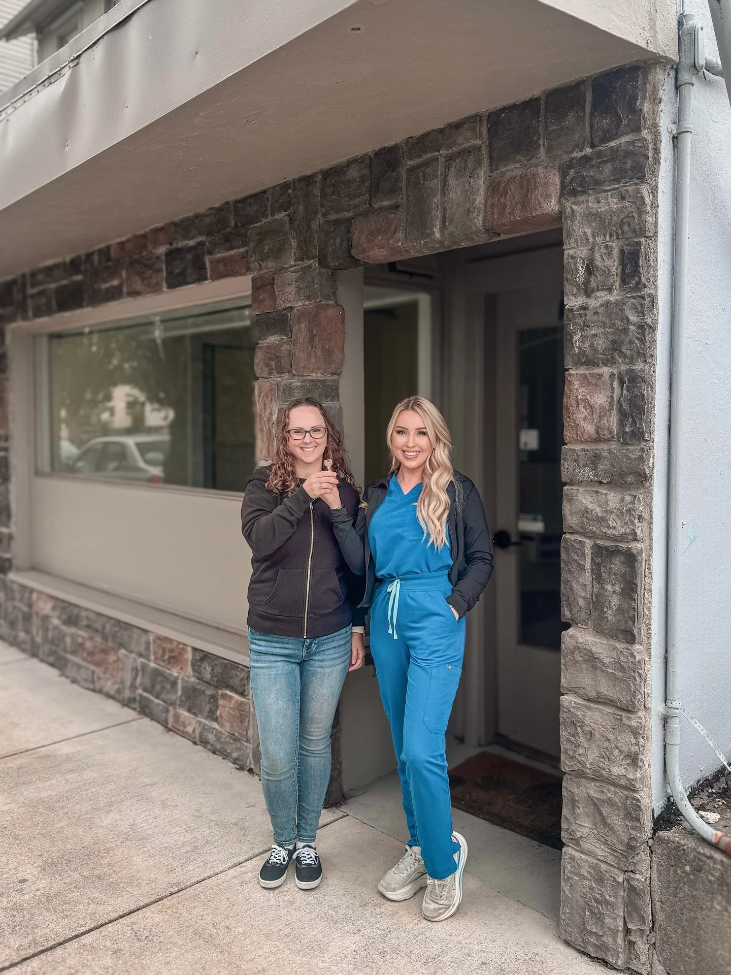 🌿Big Announcement 🌿
We&rsquo;ve got the keys! 🔑 It&rsquo;s official &mdash; IVY Drip Lounge has secured its very own location!! Months of quietly planning led to this moment! What started as an idea between coworkers and friends is now coming to l