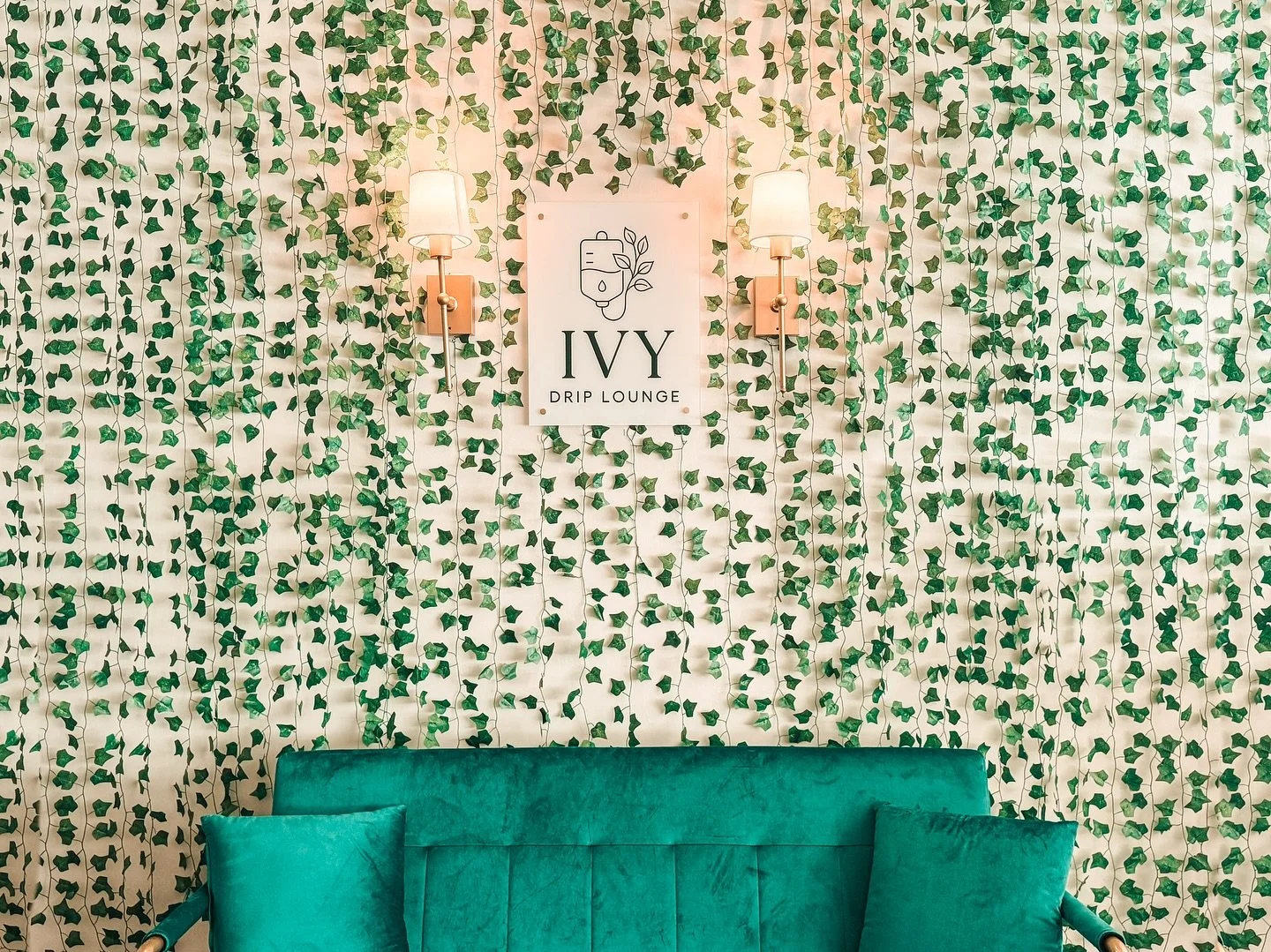 Today&rsquo;s task: make it on brand 😌
Added a little green to match the drip 🌿