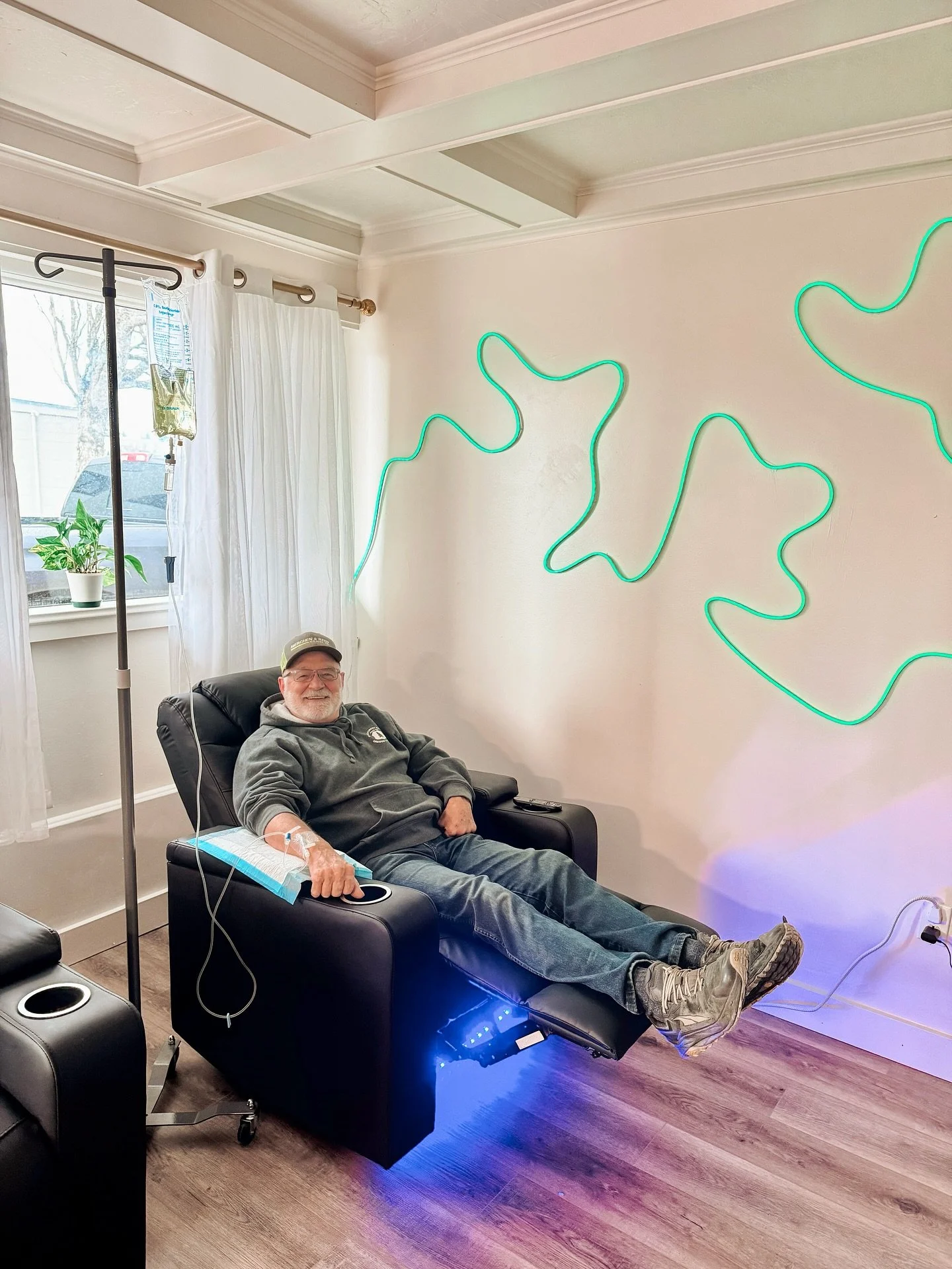 Travel prep done right: hydration, vitamins, and a chill seat before takeoff 💧✈️