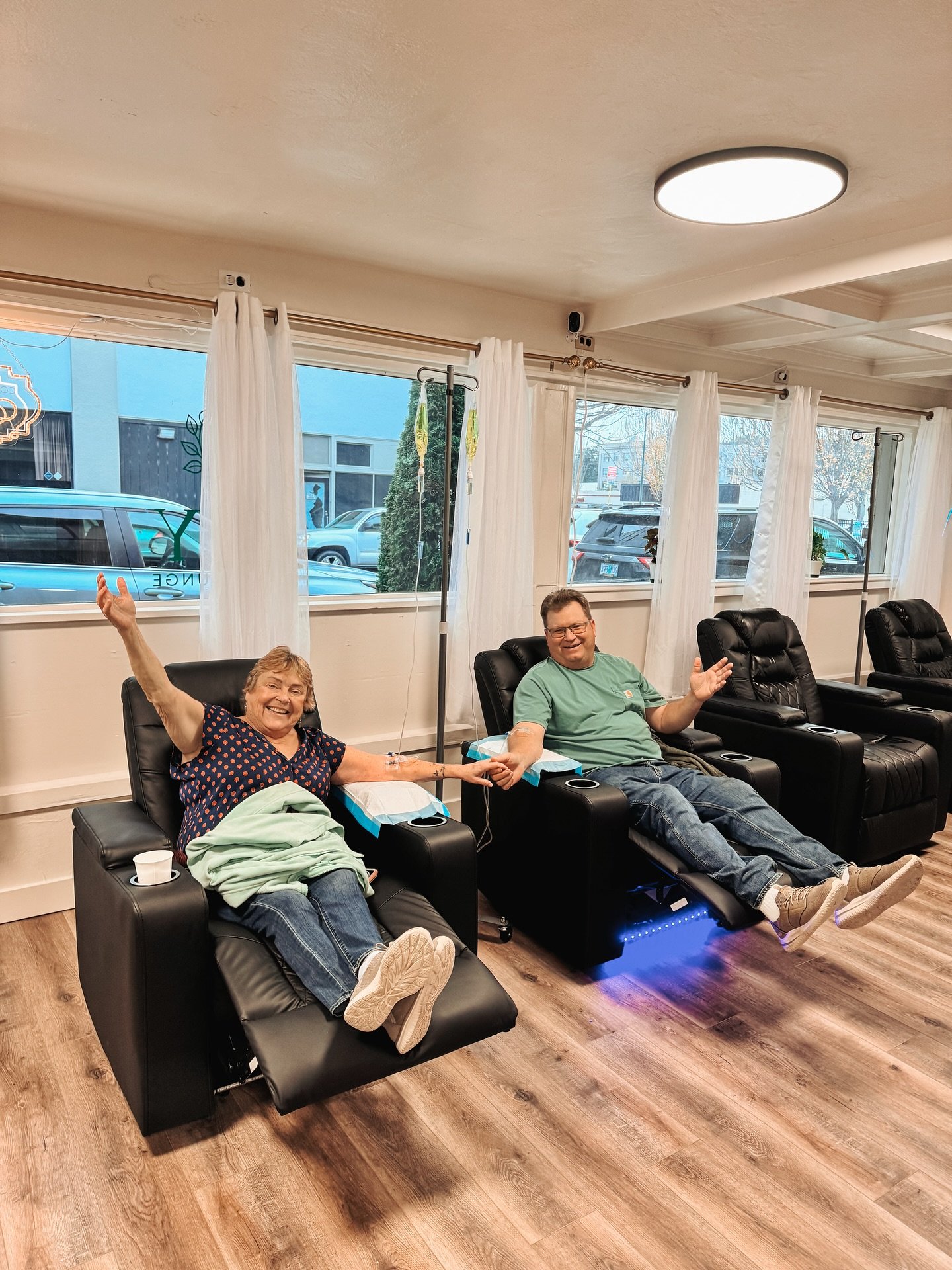 Thank you so much to everyone who came to our Grand Opening and showed up to support us! 🤎

Seeing our lounge full and people receiving their very first drips and services with us made all the long days, hard work, and dreams worth it. We met so man