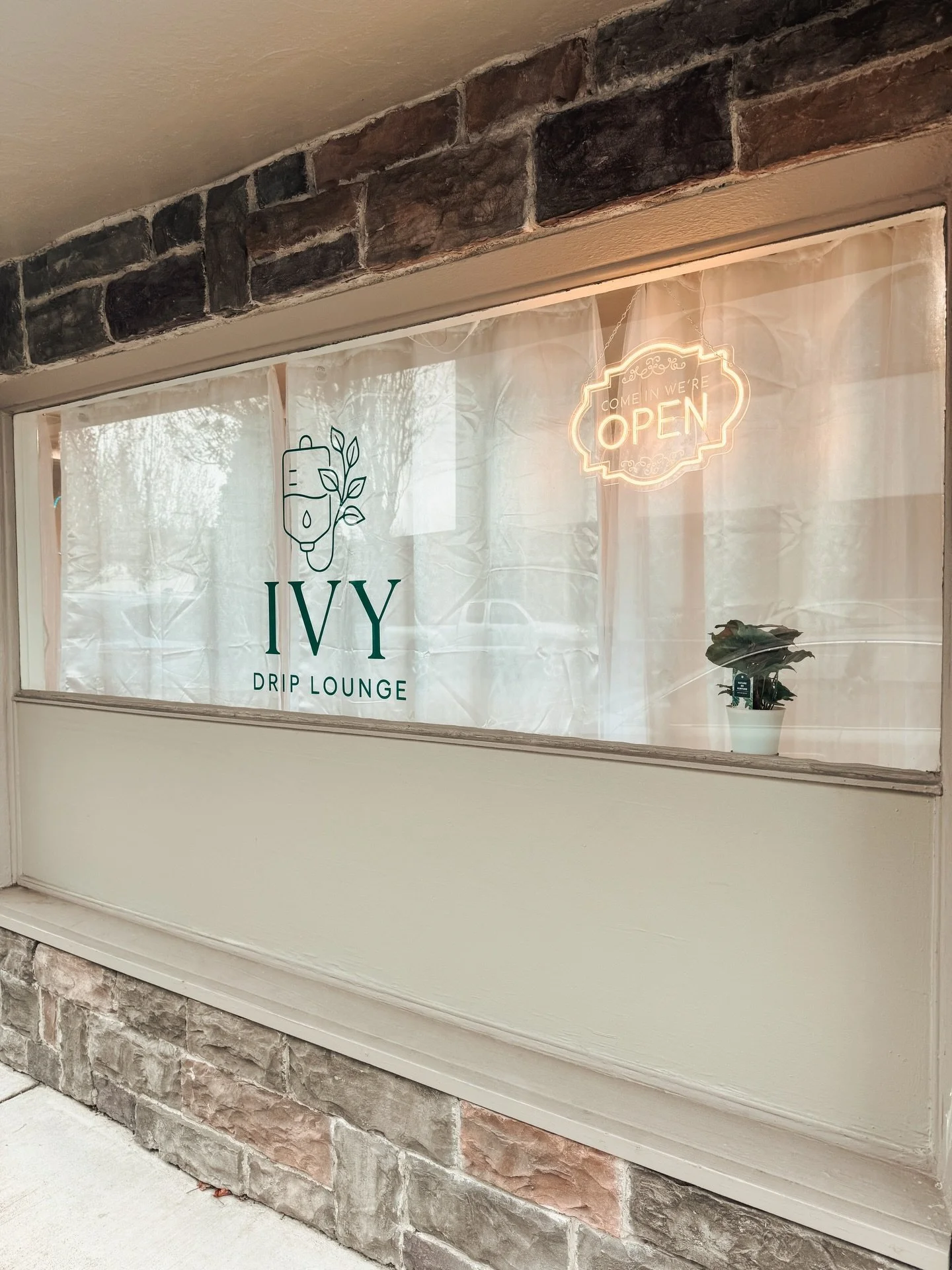 Goooood morning! ✨
We&rsquo;ve got warm blankets, comfy chairs, and all the drips ready to go 💧
Walk-ins welcome:
&bull; Wed&ndash;Fri: 10&ndash;5 PM
&bull; Saturday: 10&ndash;2 PM
Come get that midweek boost!