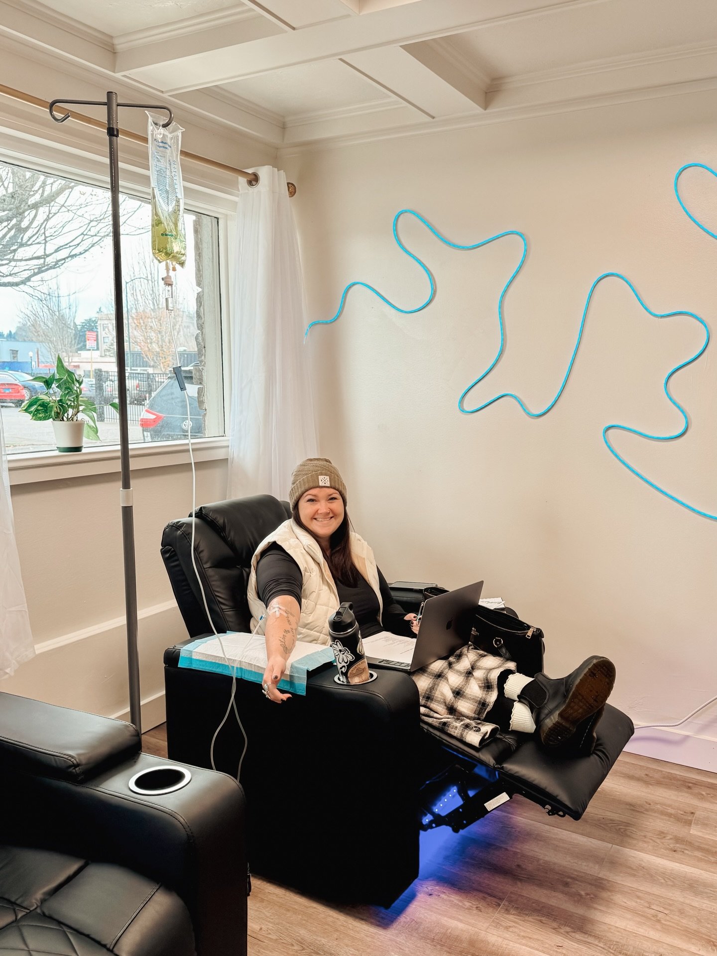 Love seeing small business owners take a minute to recharge. 💧🤎✨