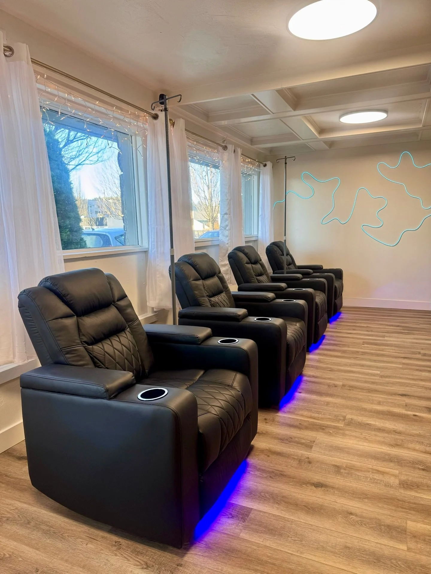 Good morning, New Year&rsquo;s Eve 💧
We&rsquo;re open, seats are ready, and we&rsquo;ll be here until 5pm 😅✨ Walk-ins welcome!!