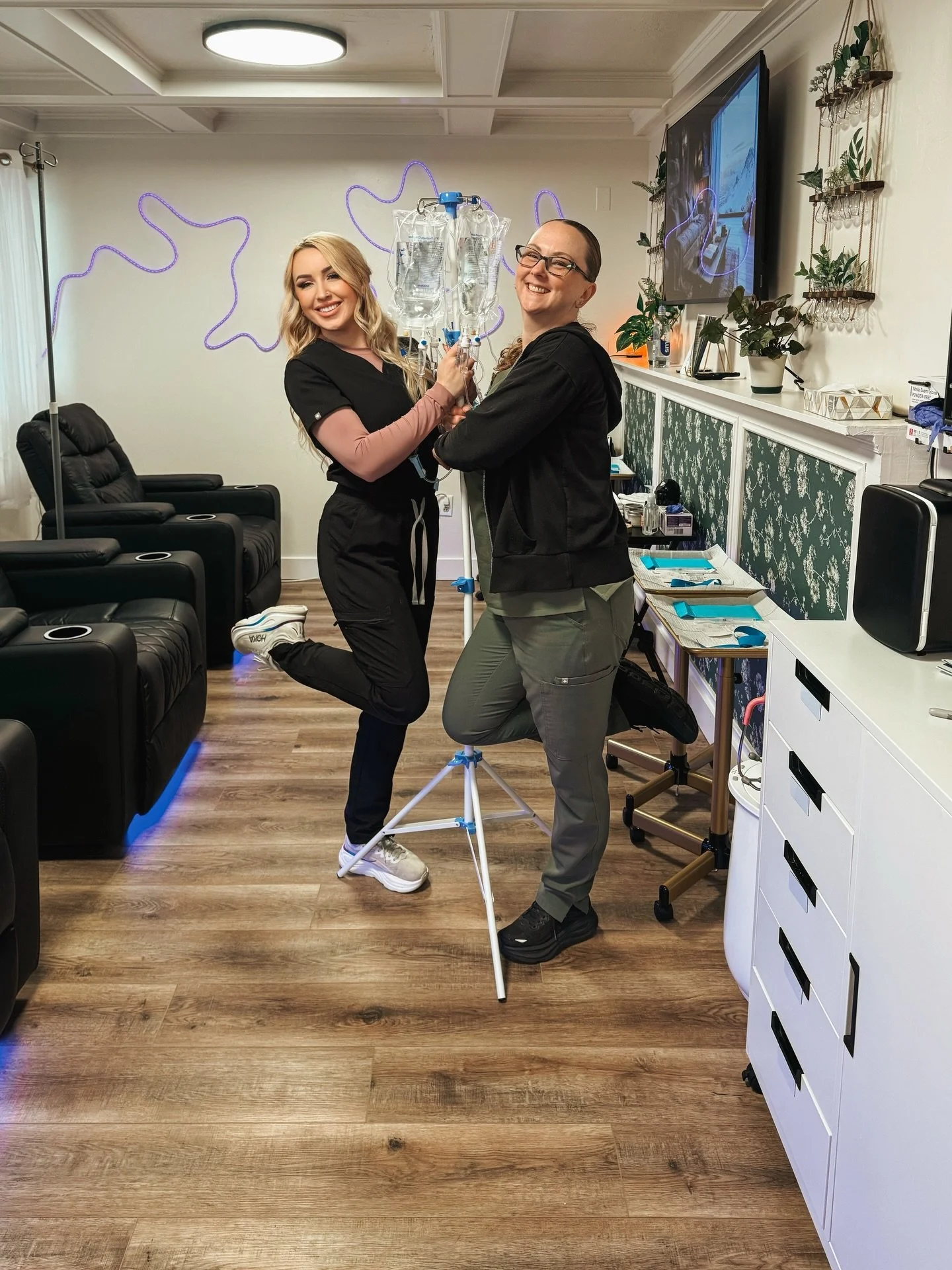 16 drips later&hellip; and our hearts are FULL 💘💧 Thank you to everyone who came in this Valentine&rsquo;s Day to relax, recharge, and take care of yourselves. We loved getting to be part of your day! 

And a big thank you to our massage therapists