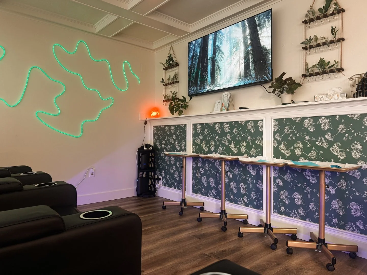 We&rsquo;re here in the lounge until 2PM today 💧
Walk-ins are always welcome! Stop by, get comfy, and hydrate with us! 🙃