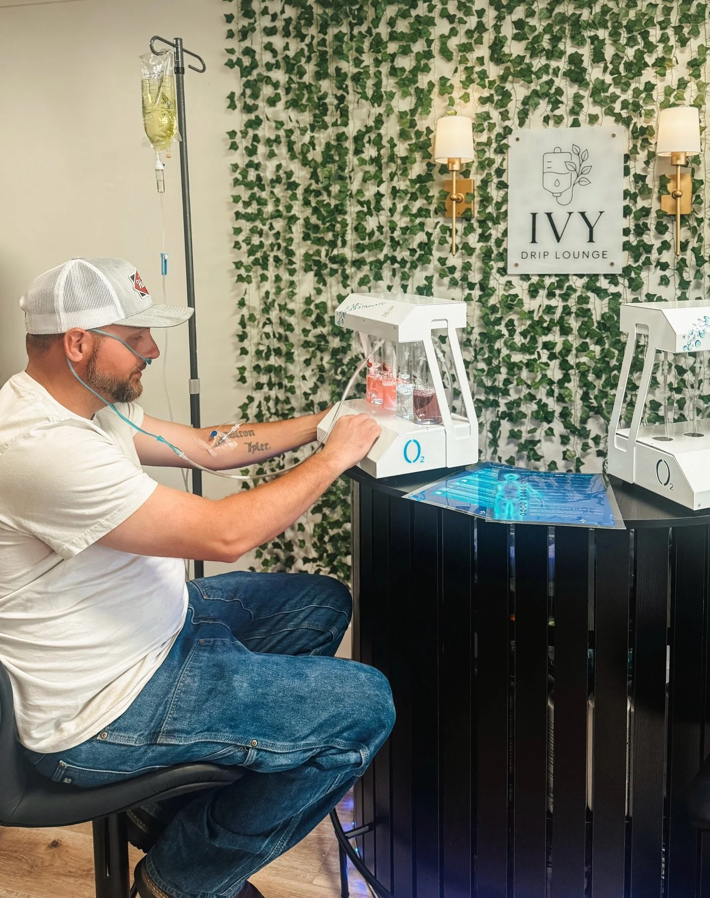 IV hydration + oxygen session = the ultimate recharge! 

💧 IV hydration supports:
&bull; Rehydration + electrolytes
&bull; Energy + vitamin replenishment
&bull; Recovery + overall wellness

💨 Oxygen bar adds:
&bull; Mental clarity + focus
&bull; Re